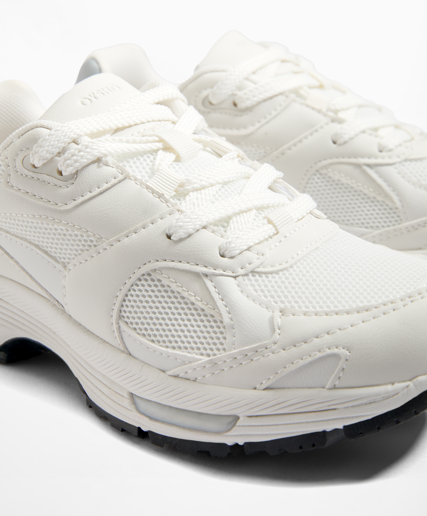 Running-style trainers