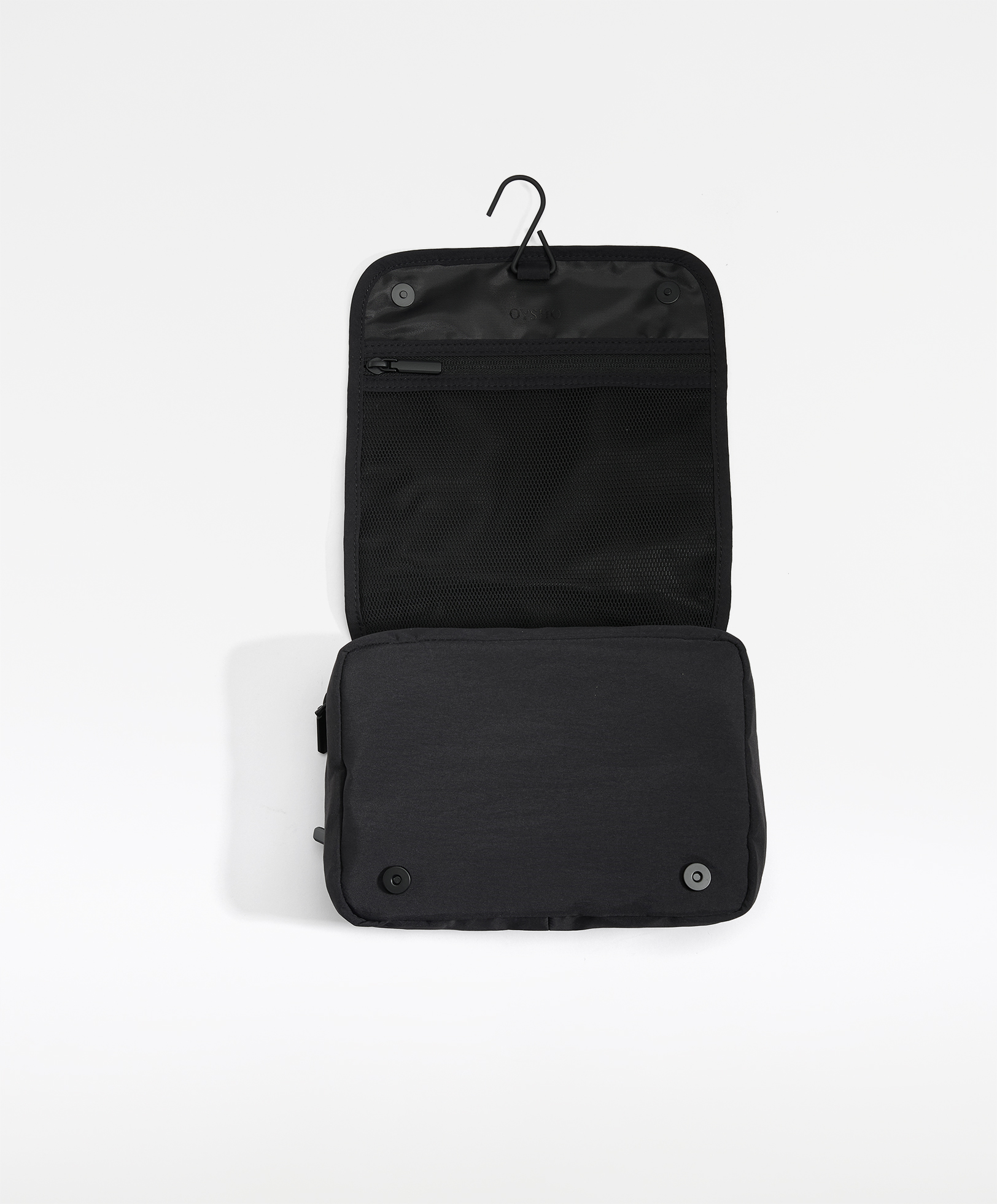 Hanging water-repellent wash bag