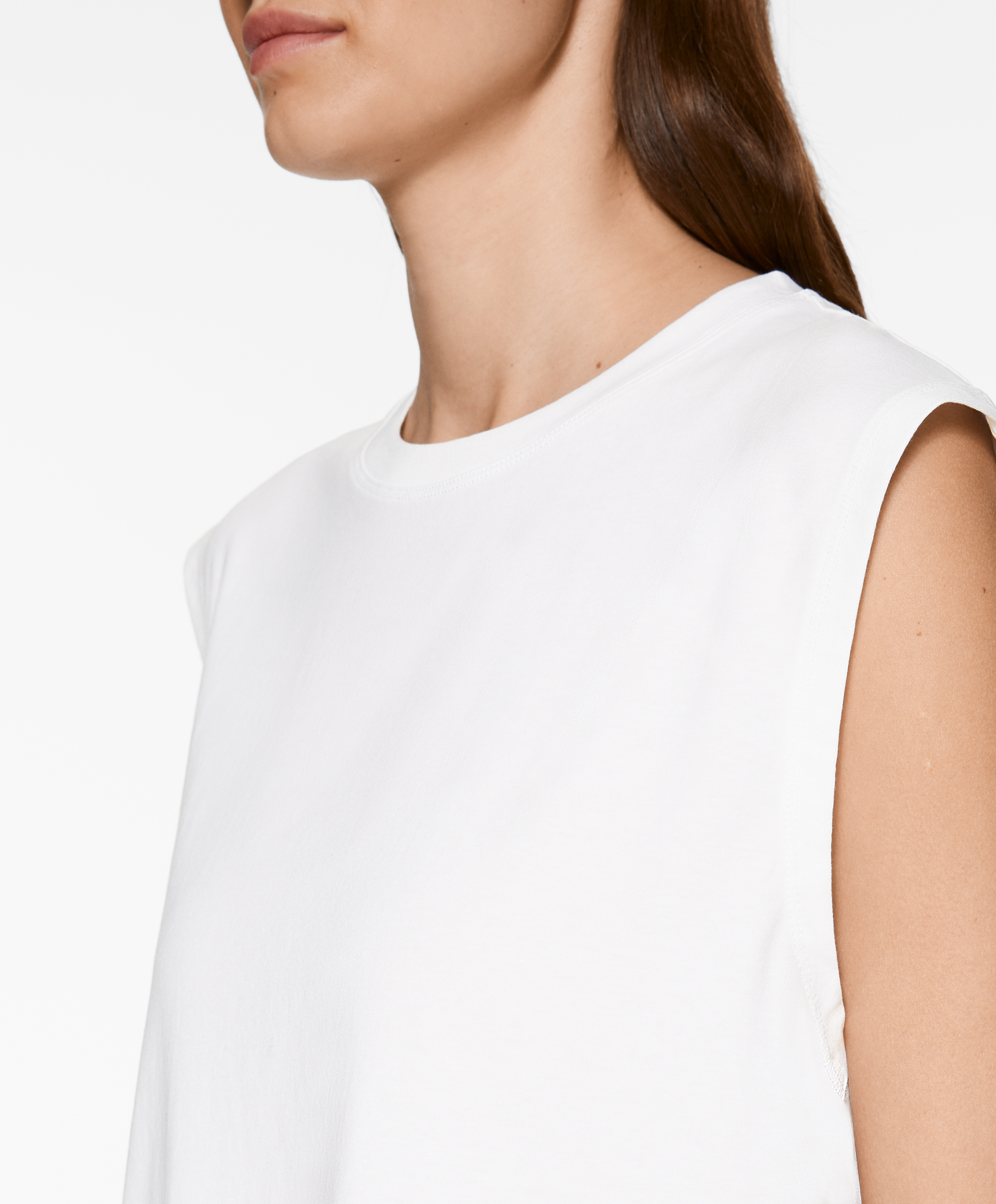 Cotton blend sleeveless seamless T-shirt