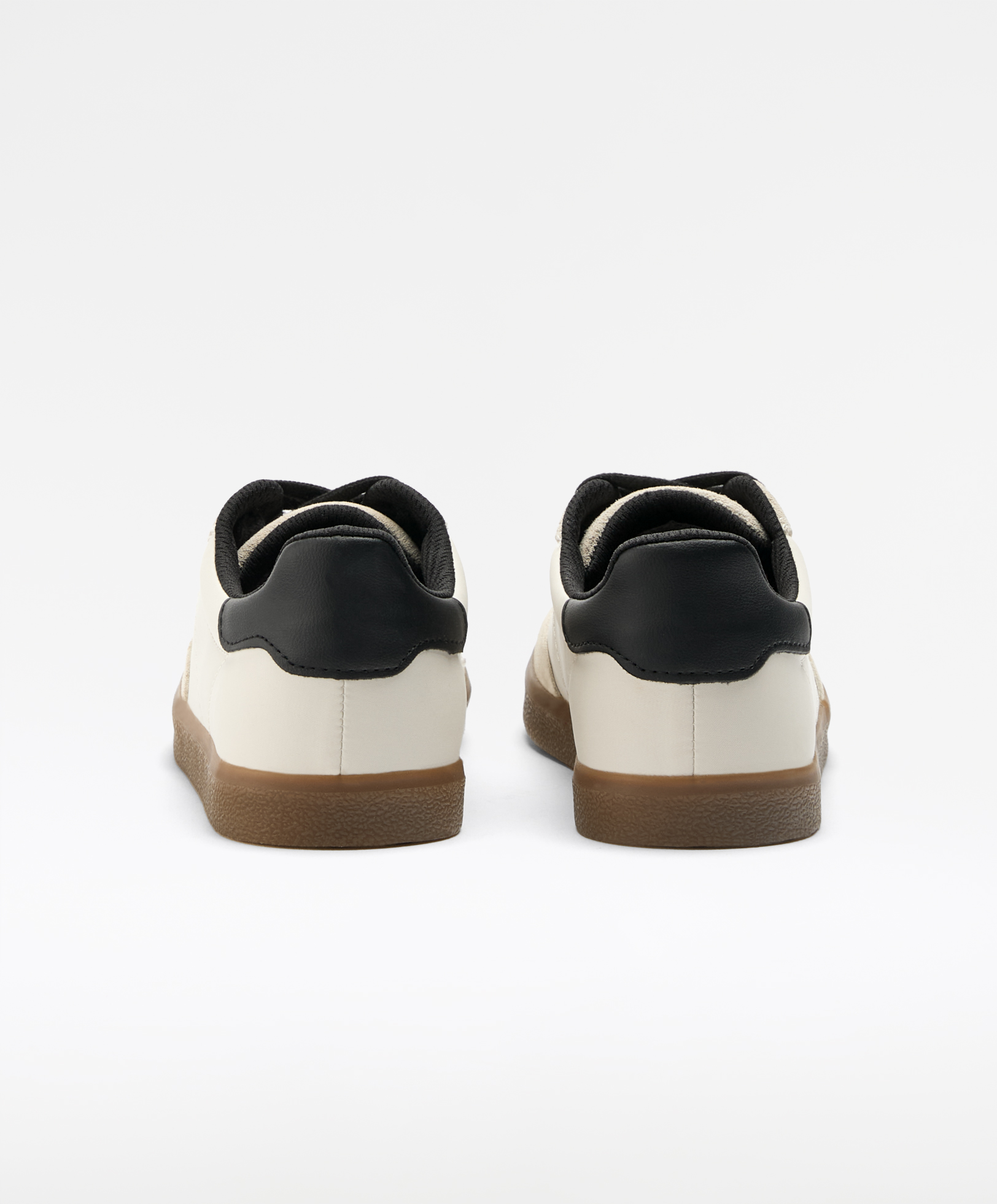 Trainers with nylon and split-leather pieces