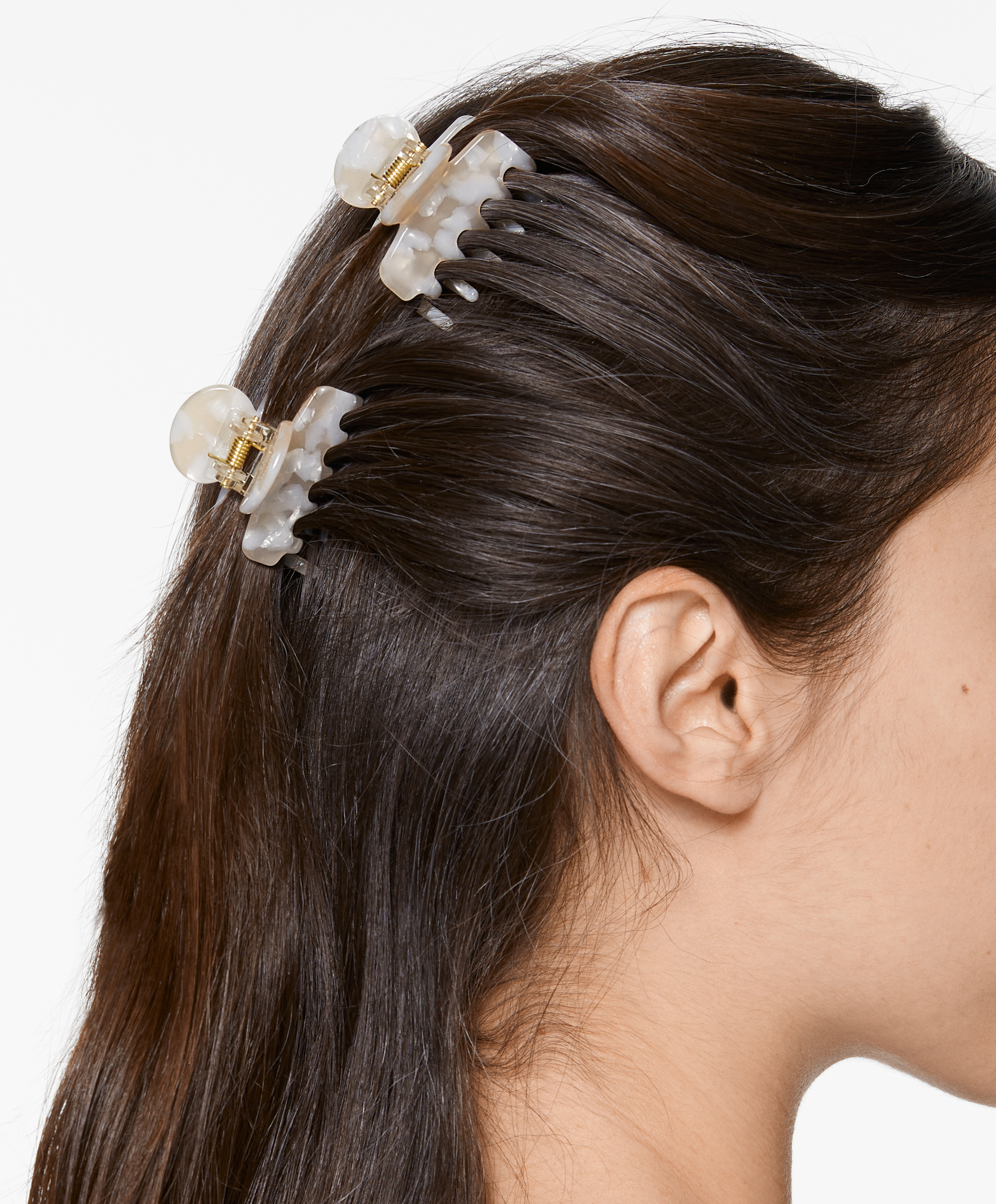 2 hair clips
