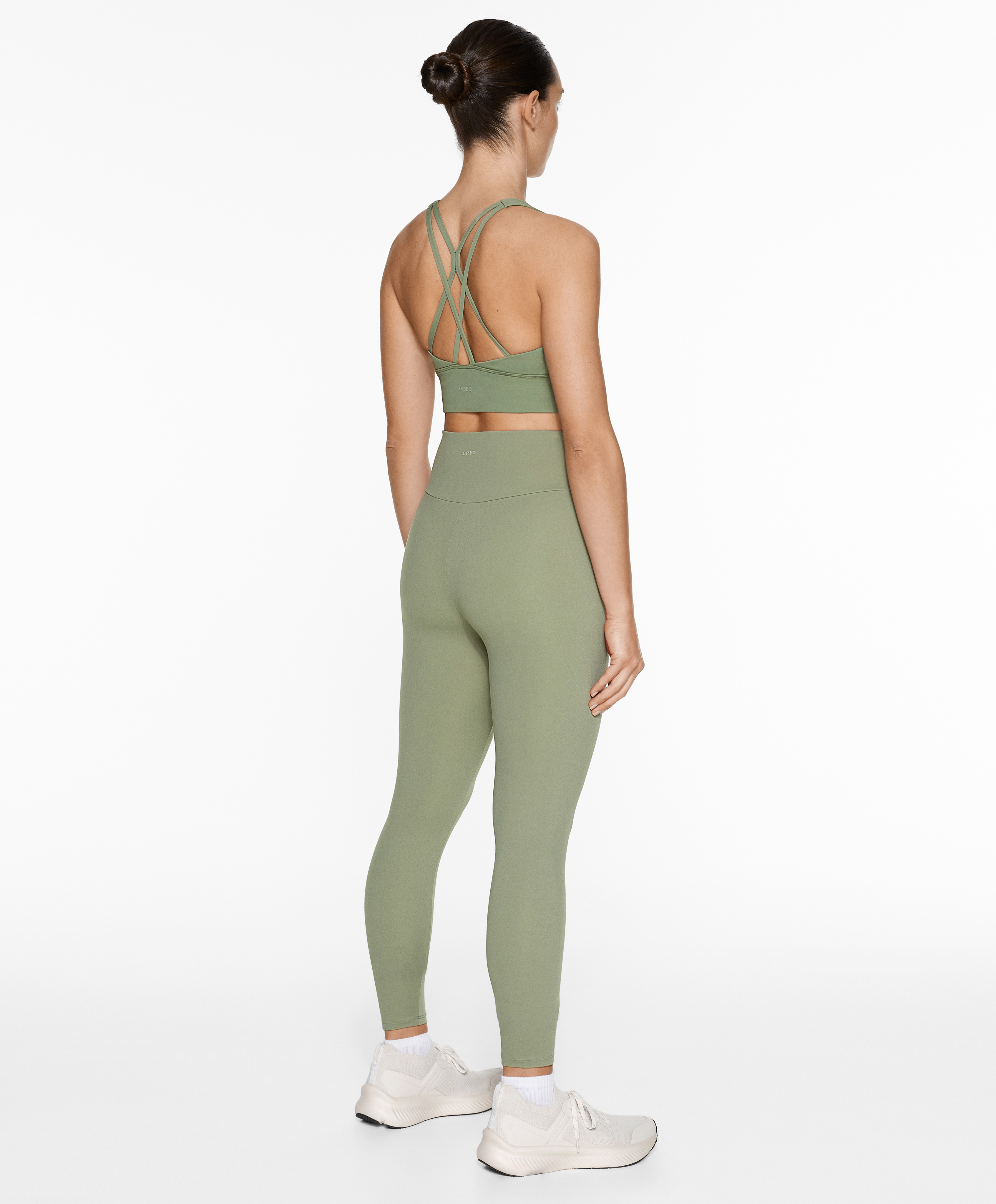 Medium-support comfortlux sports bra with cups