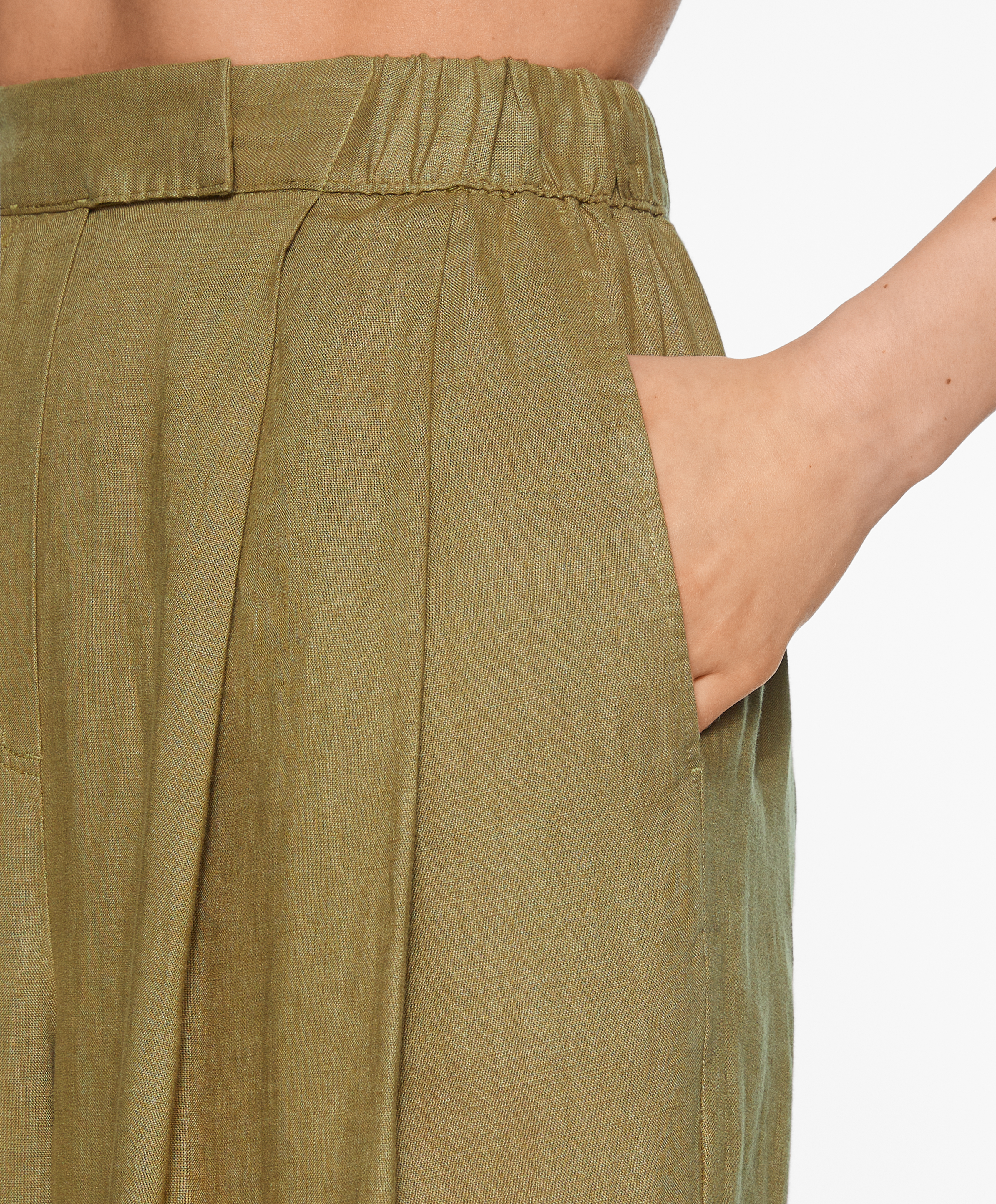 Tailored-fit 100% linen trousers
