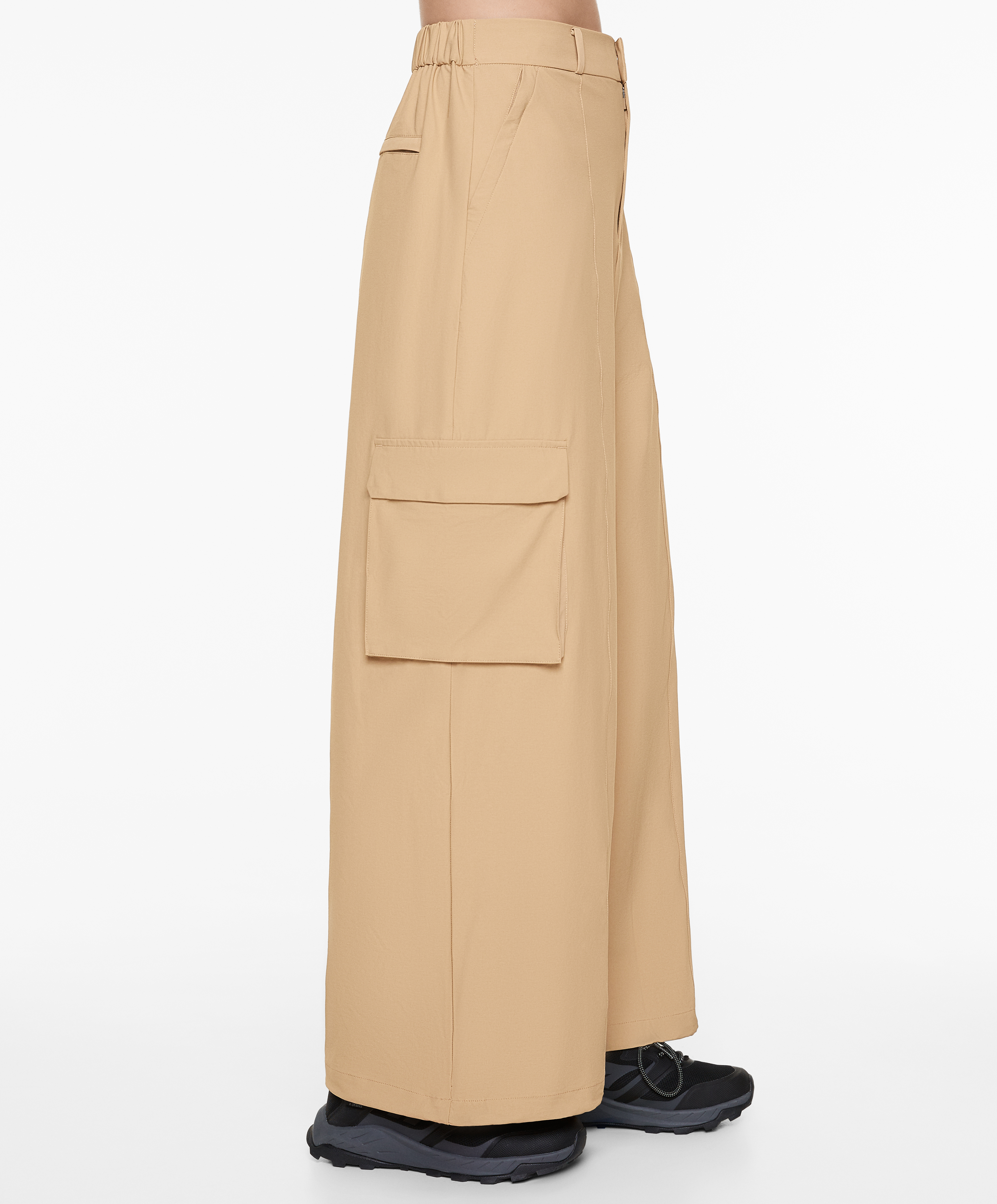 Wide-leg cargo trousers