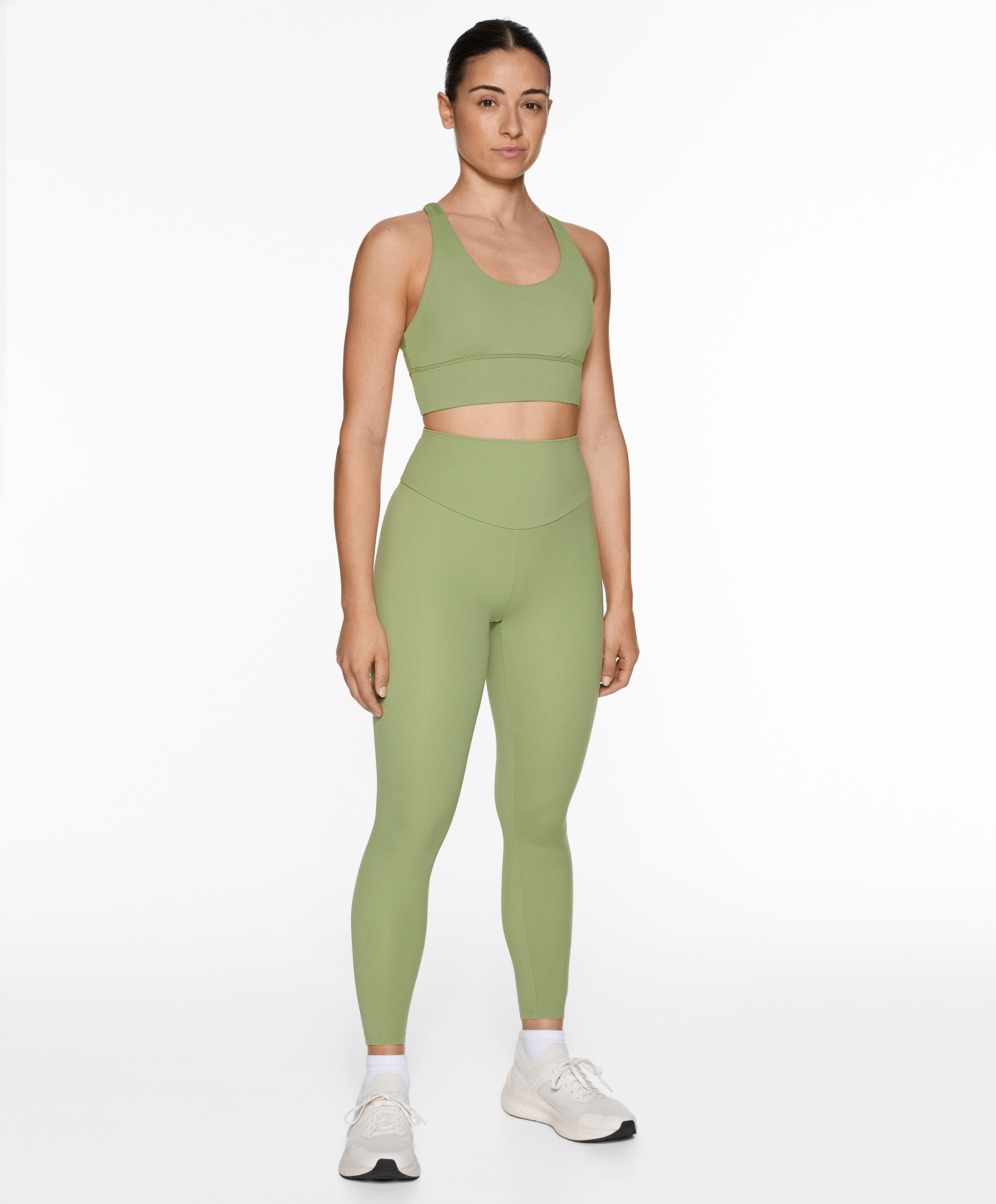 Medium-support comfortlux sports bra with cups