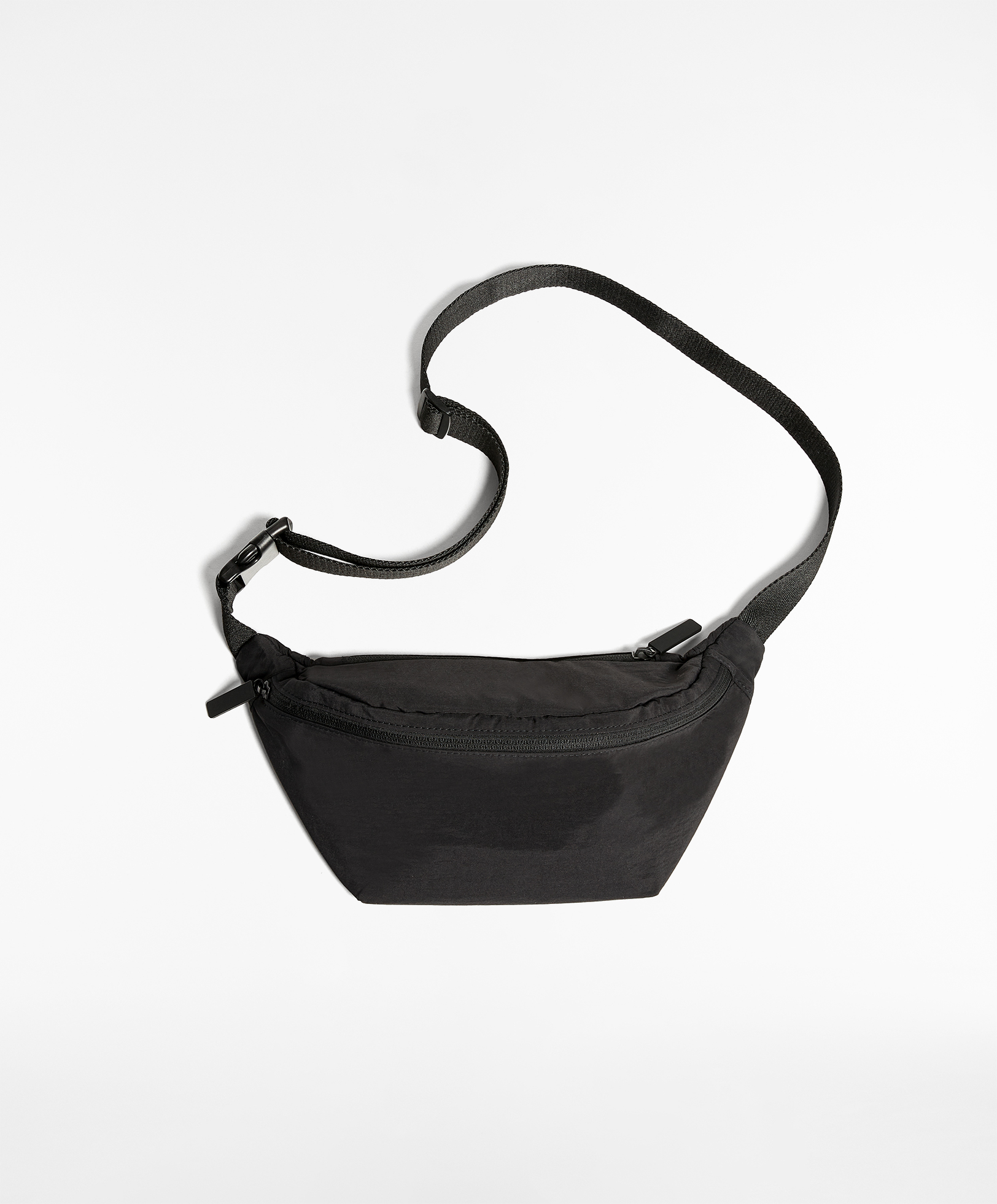 Belt bag with pockets