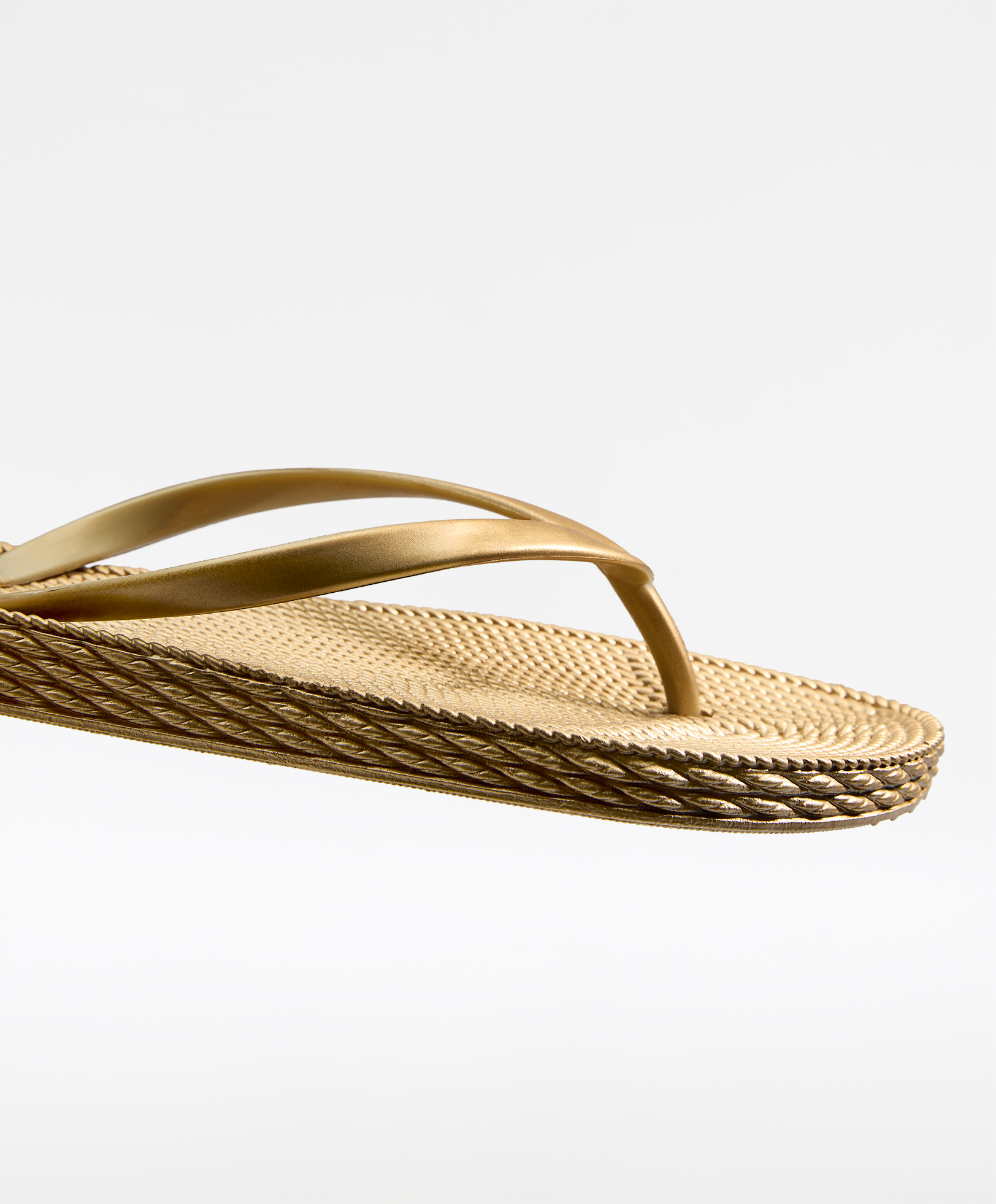 Textured beach sandals