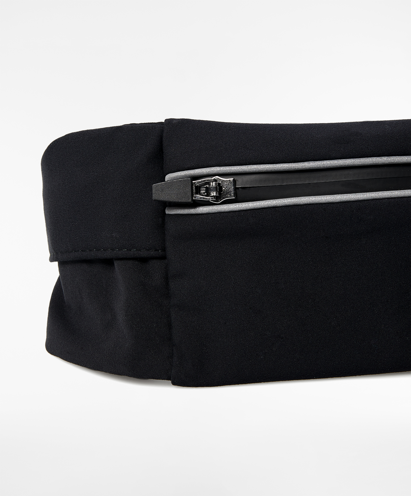 Water-repellent, adjustable running belt bag