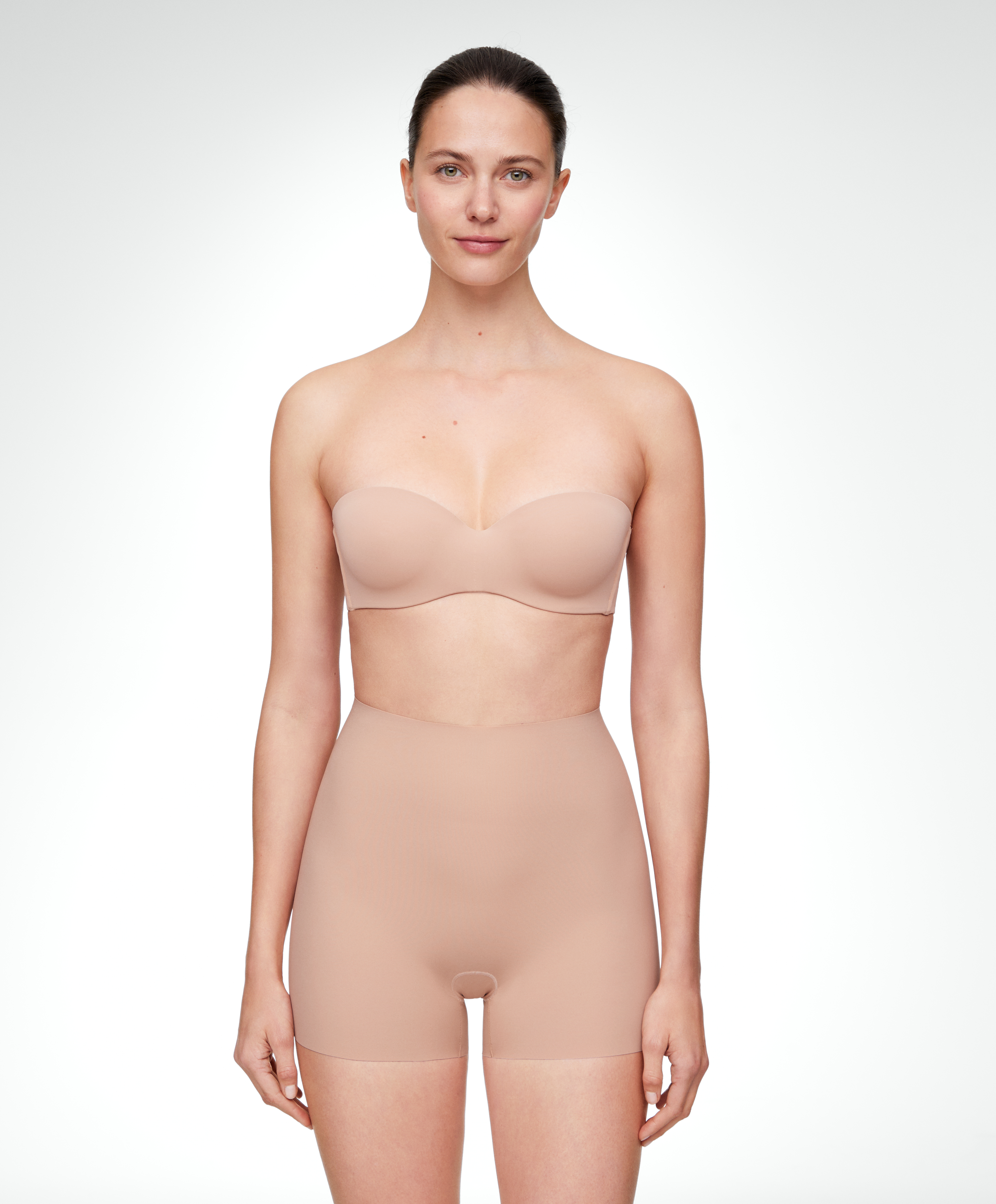 High-waisted invisible laser-cut hot pants