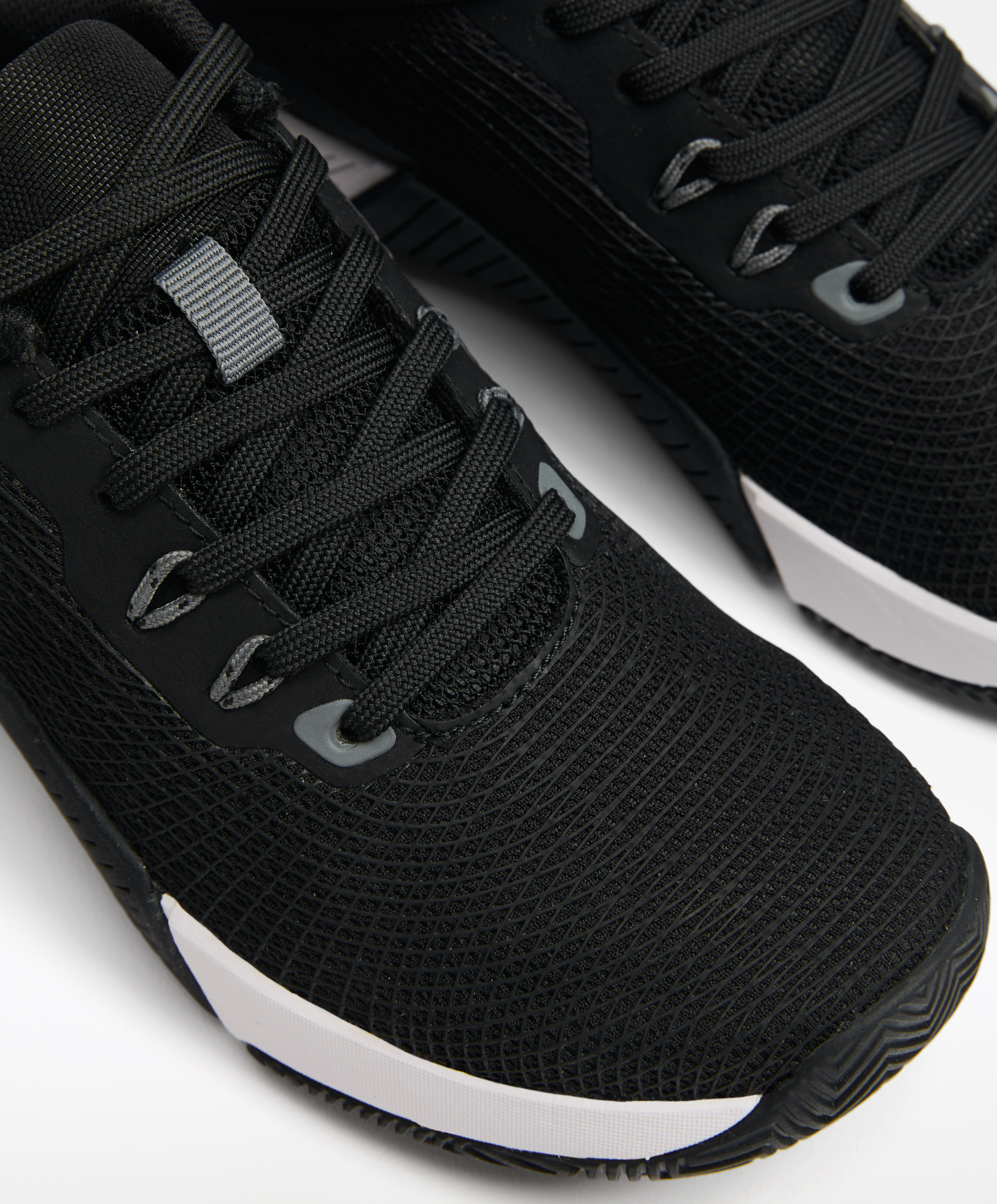 Strength training shoes