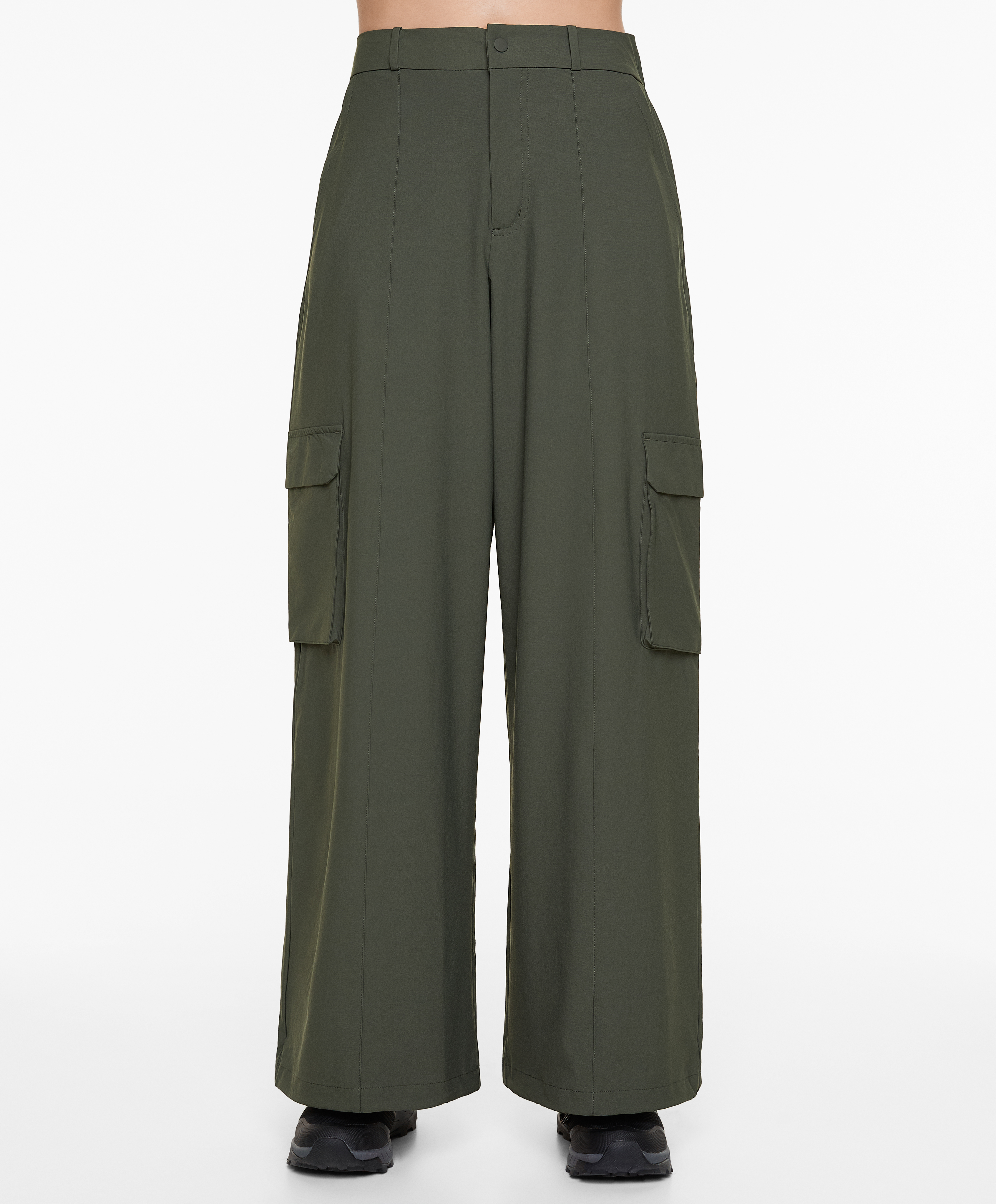 Wide-leg cargo trousers