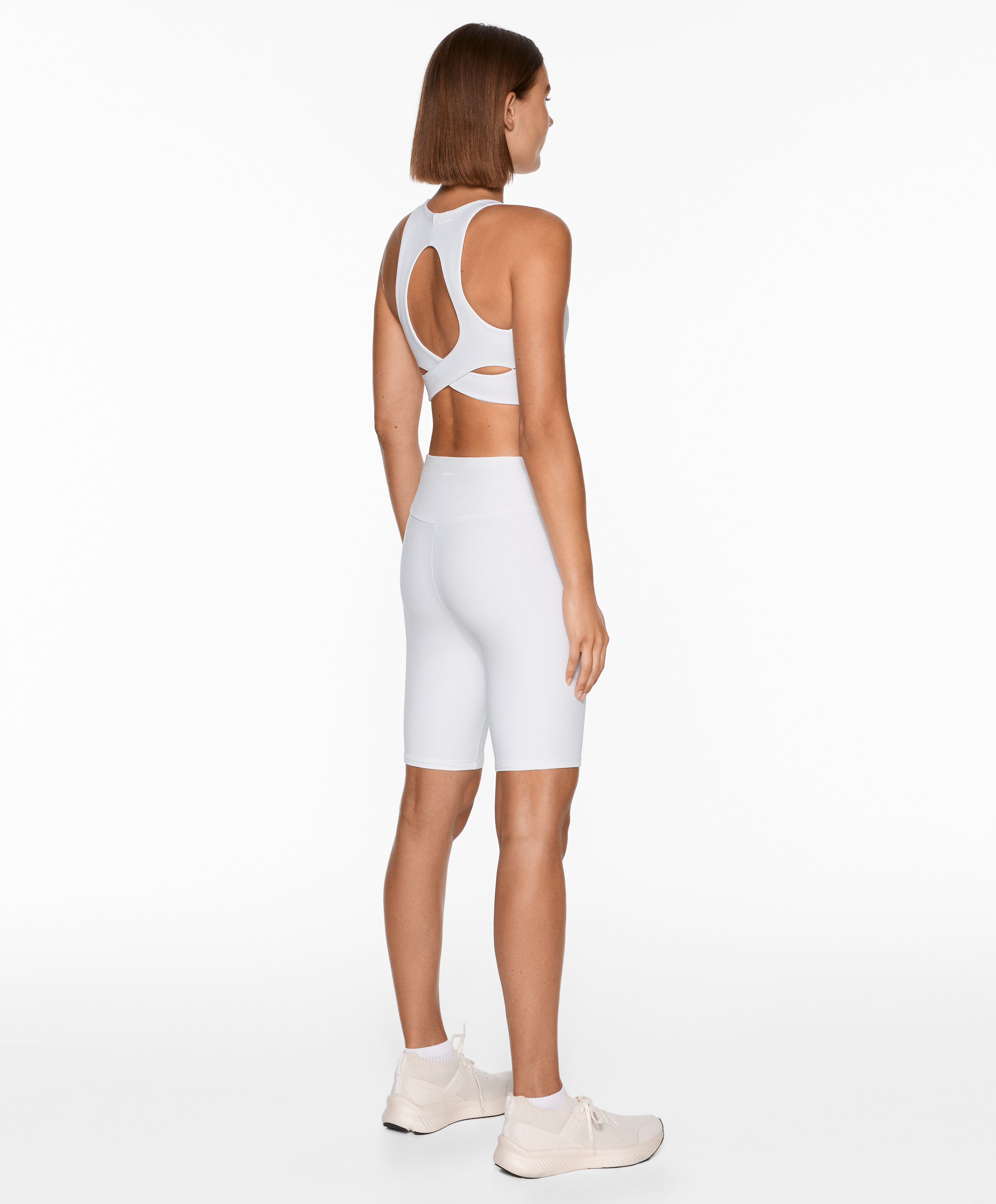 Medium-support comfortlux open-back sports bra with cups