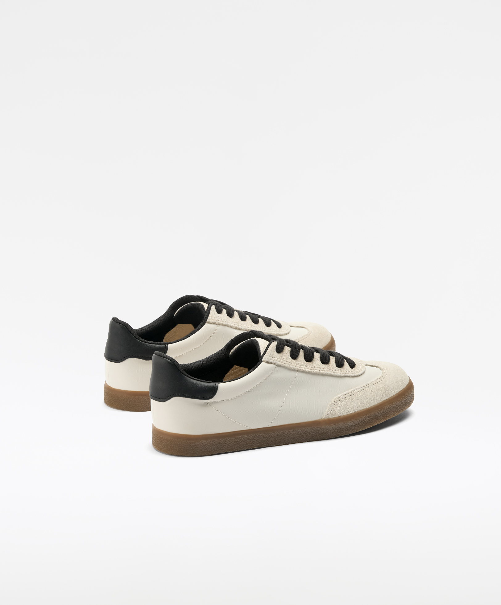 Trainers with nylon and split-leather pieces