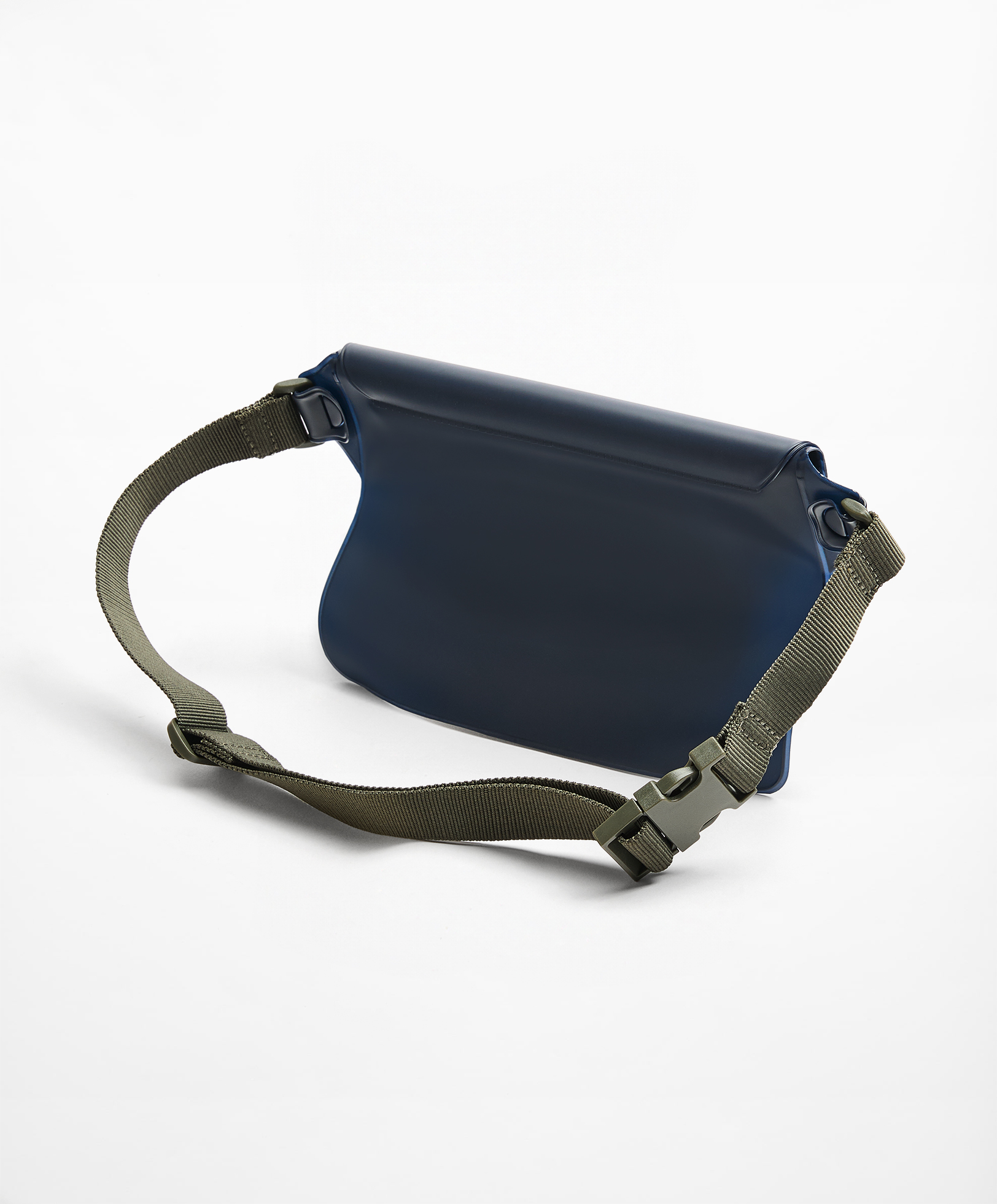 Water-resistant belt bag