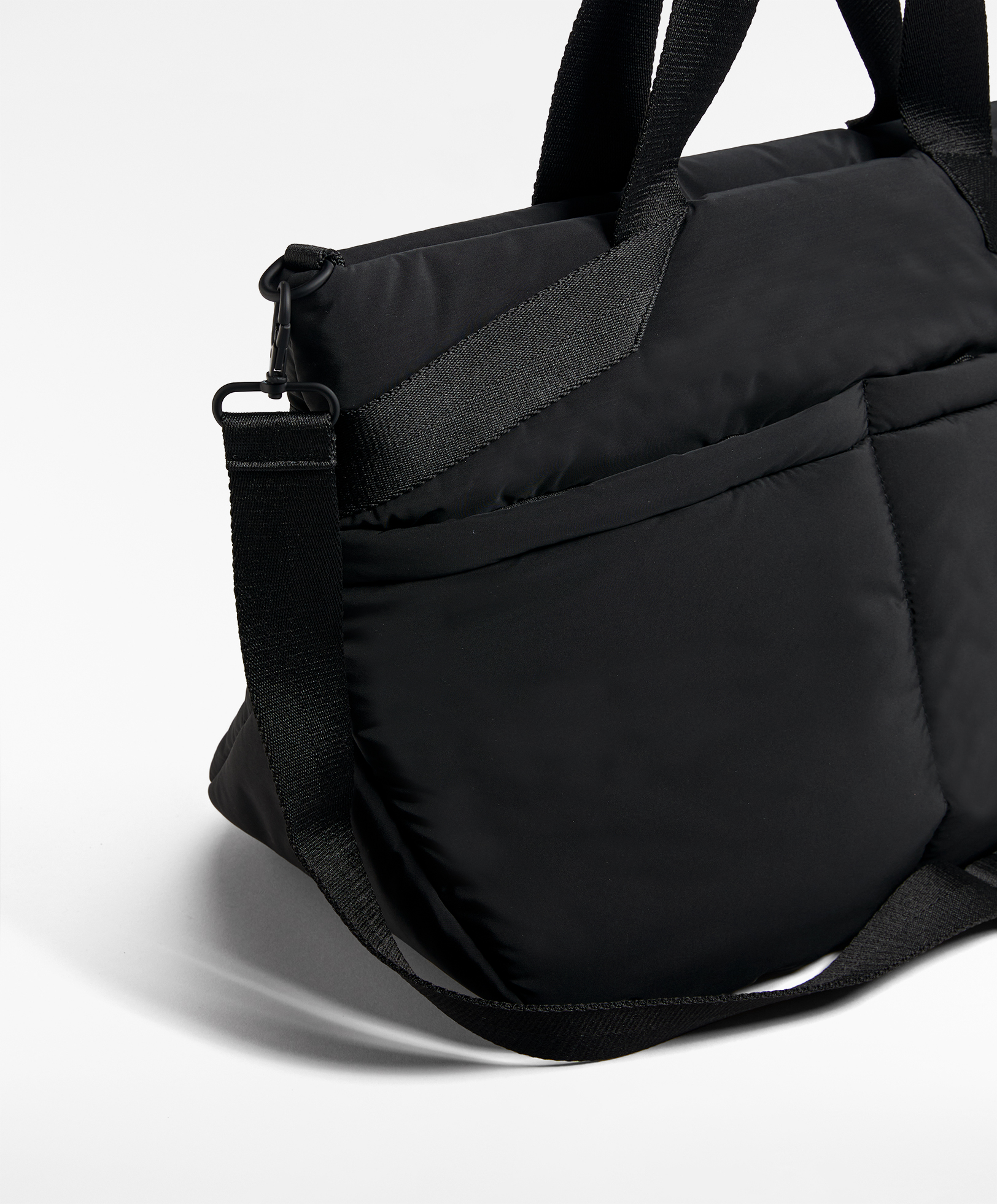 Front pocket sports bag