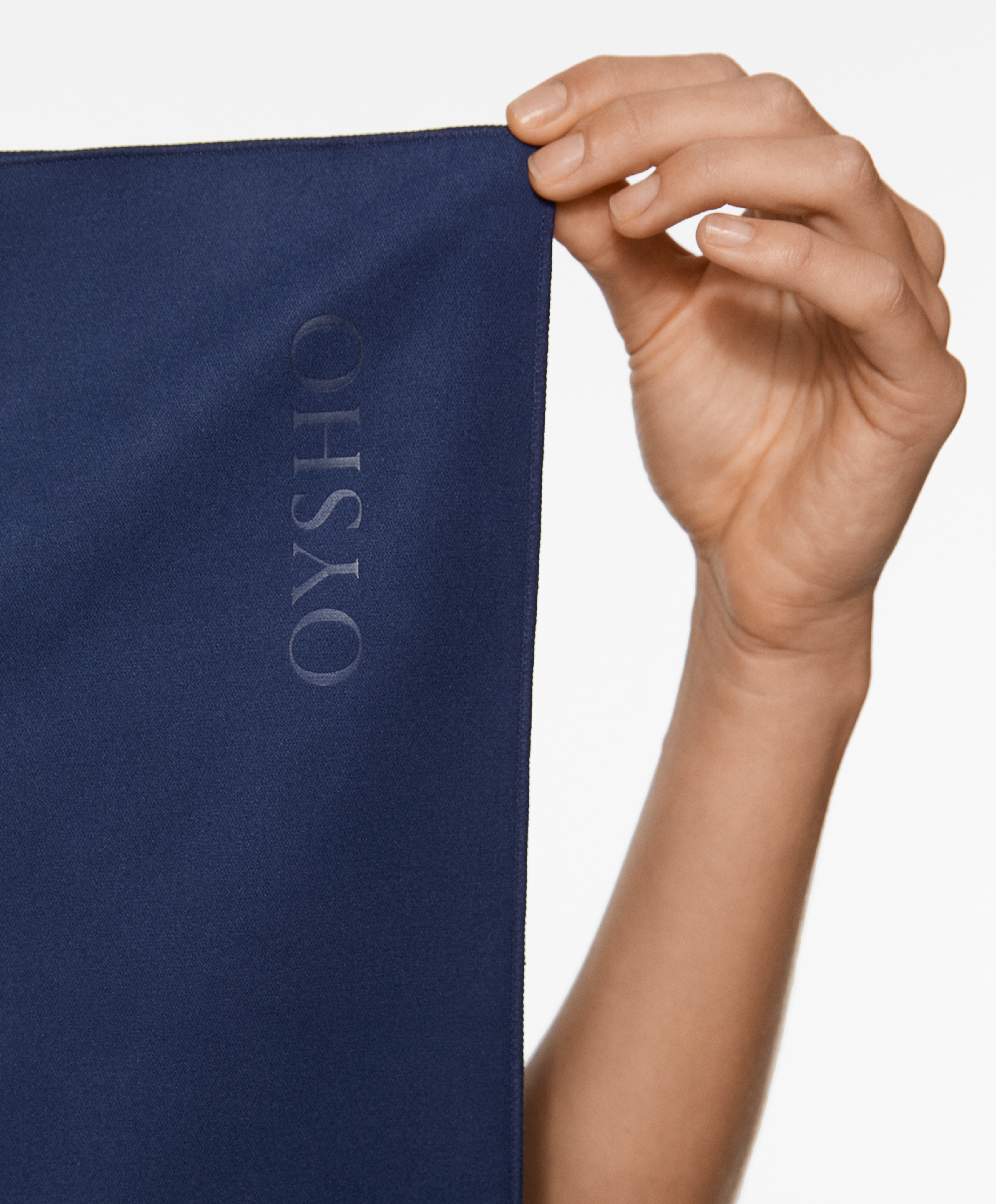 Medium quick-drying microfibre towel