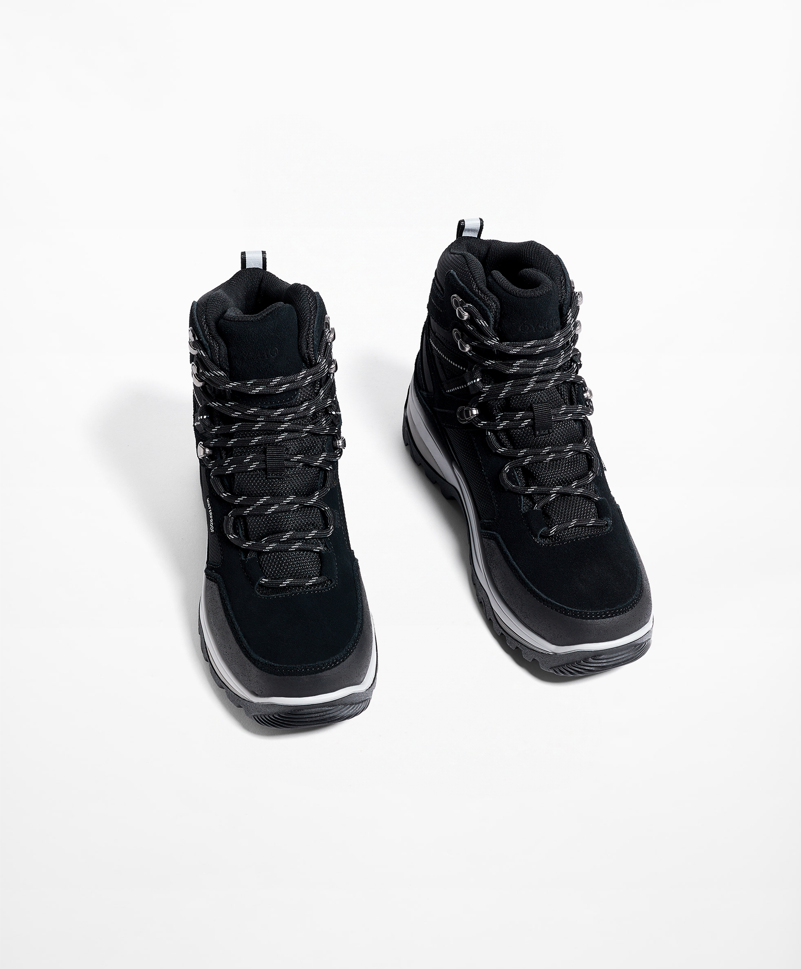 High-top mountain boots