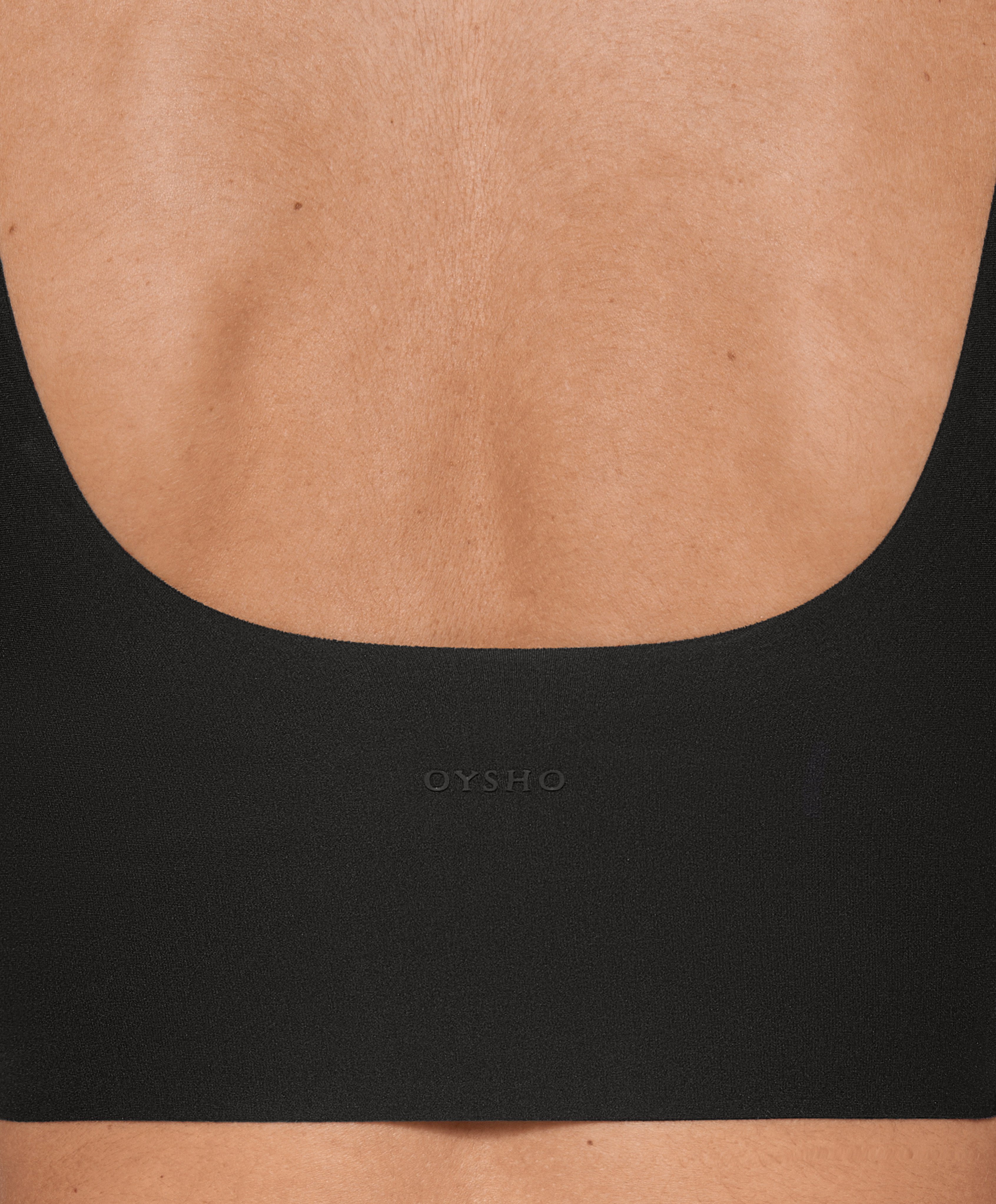 Perfect-adapt medium-support sports bra with cups