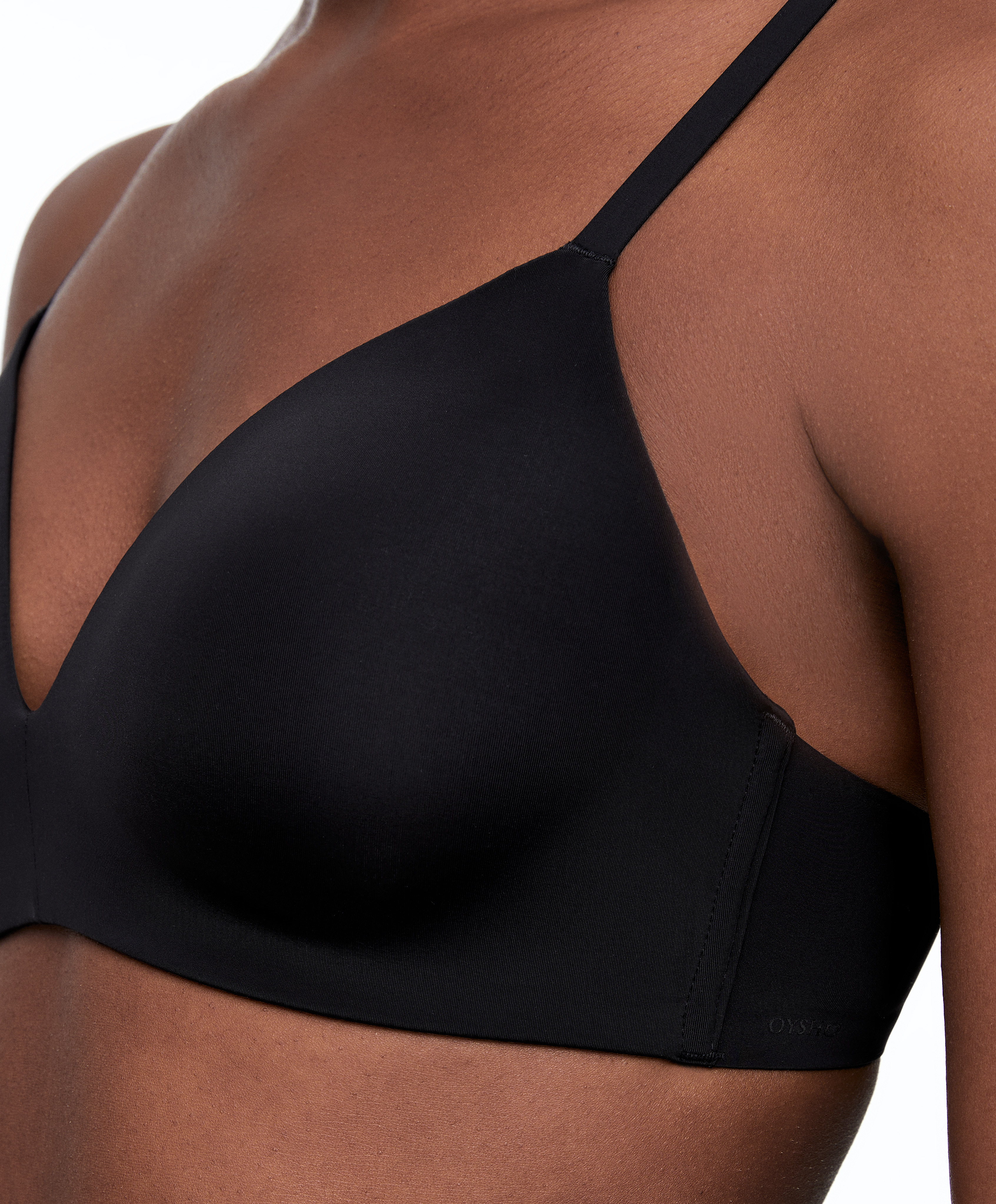 Polyamide blend full triangle bra