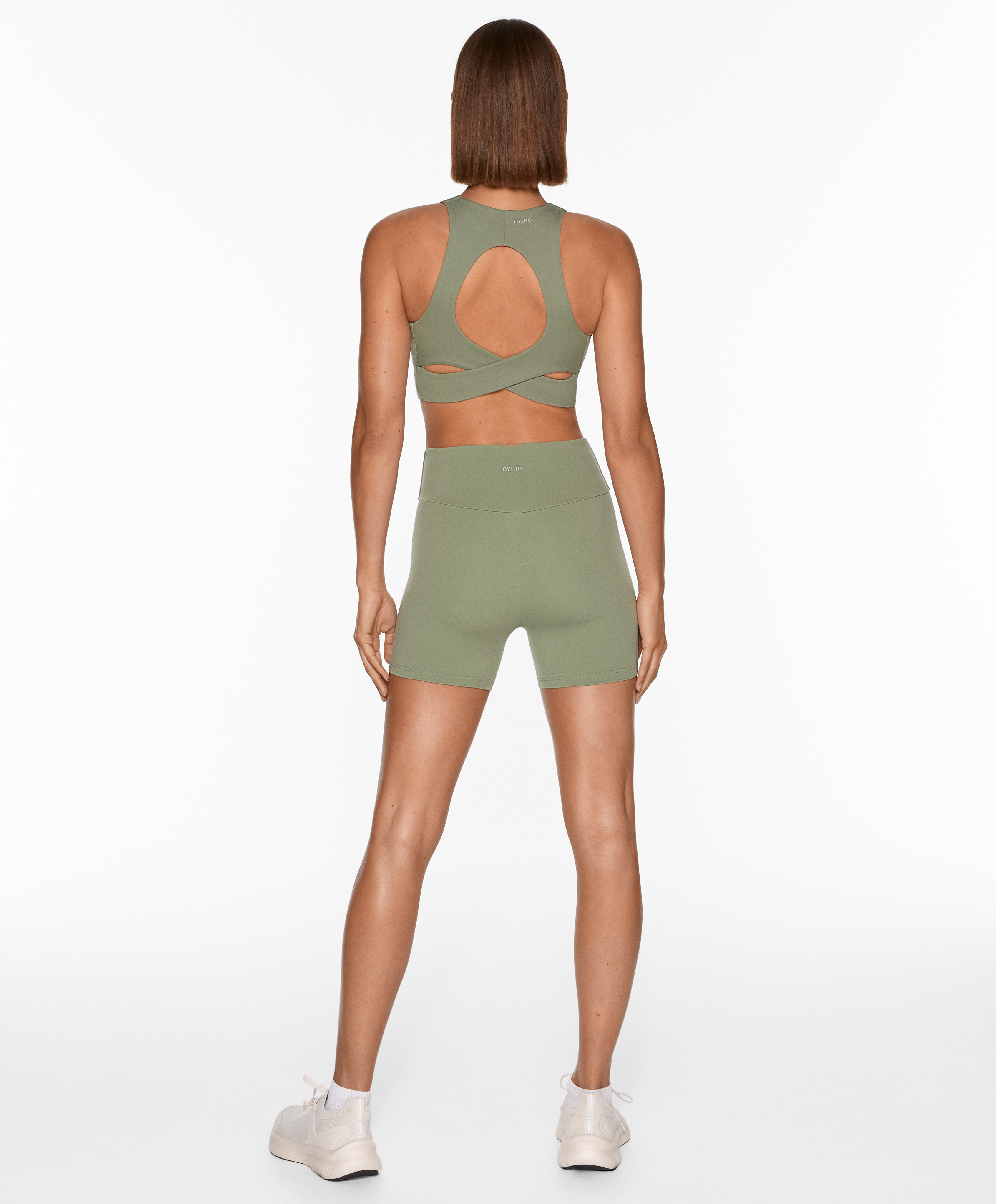 Medium-support comfortlux open-back sports bra with cups