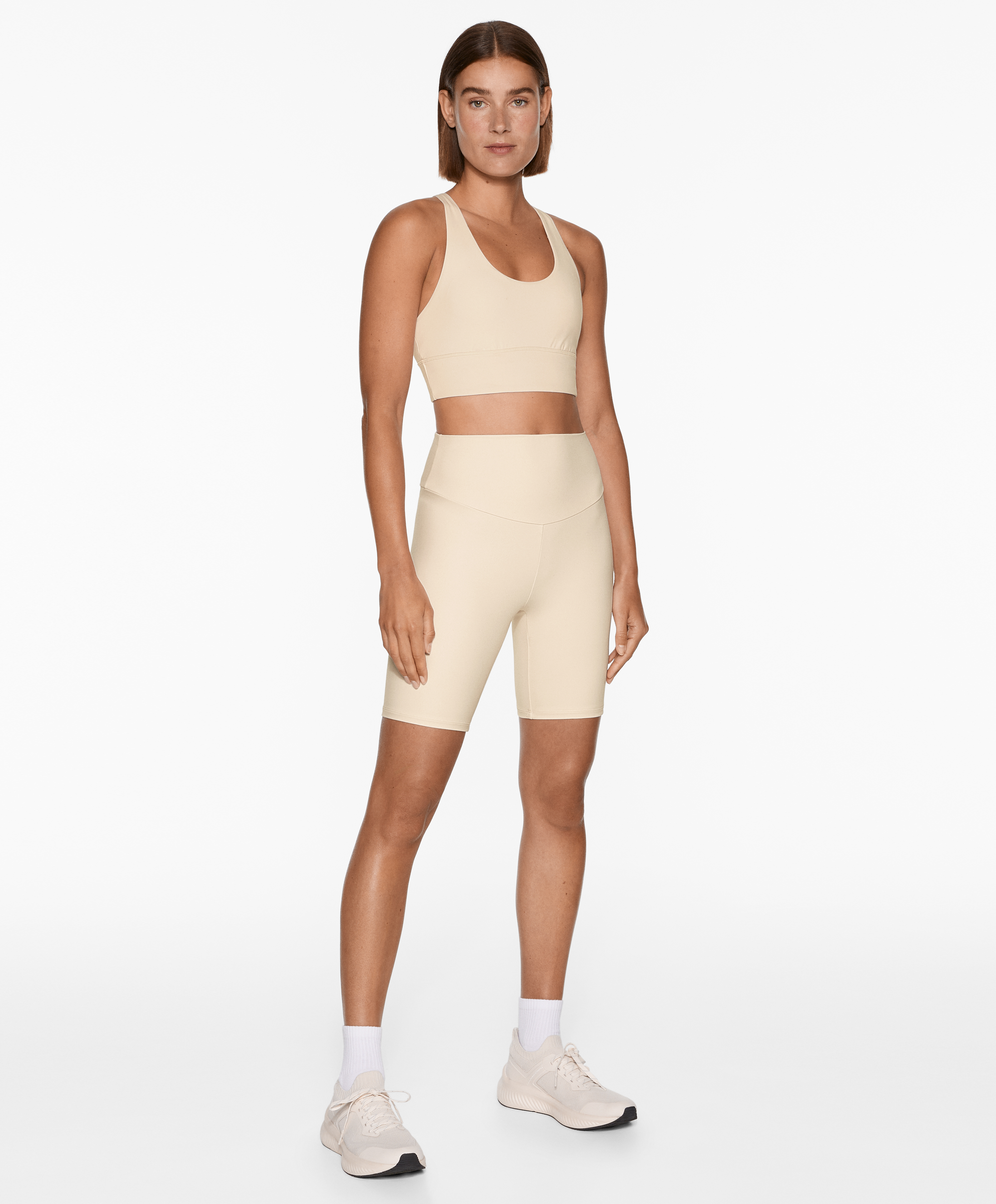 Medium-support comfortlux sports bra with cups