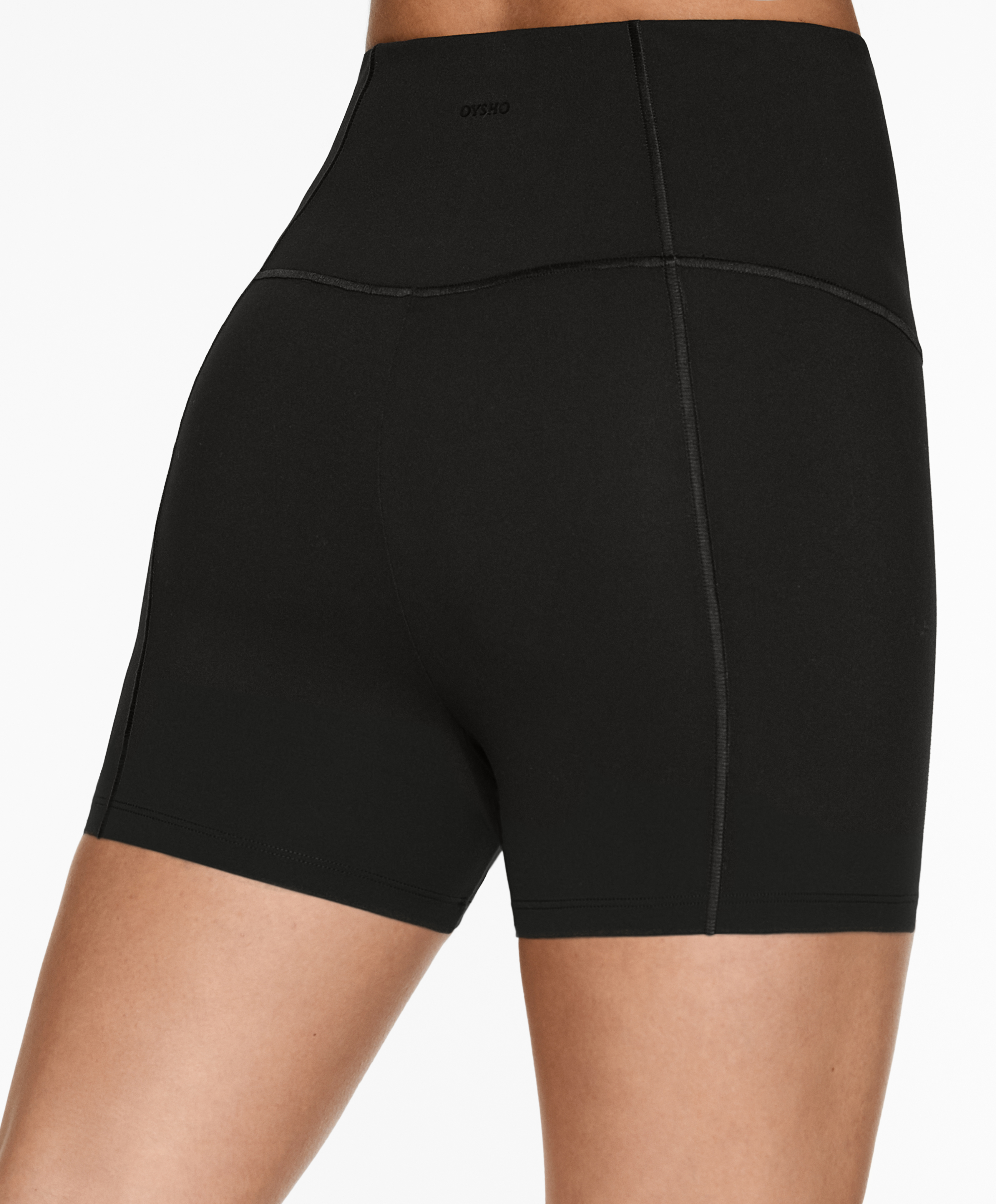 Comfortlux super-high-rise 10cm hot pants with overlocking detail