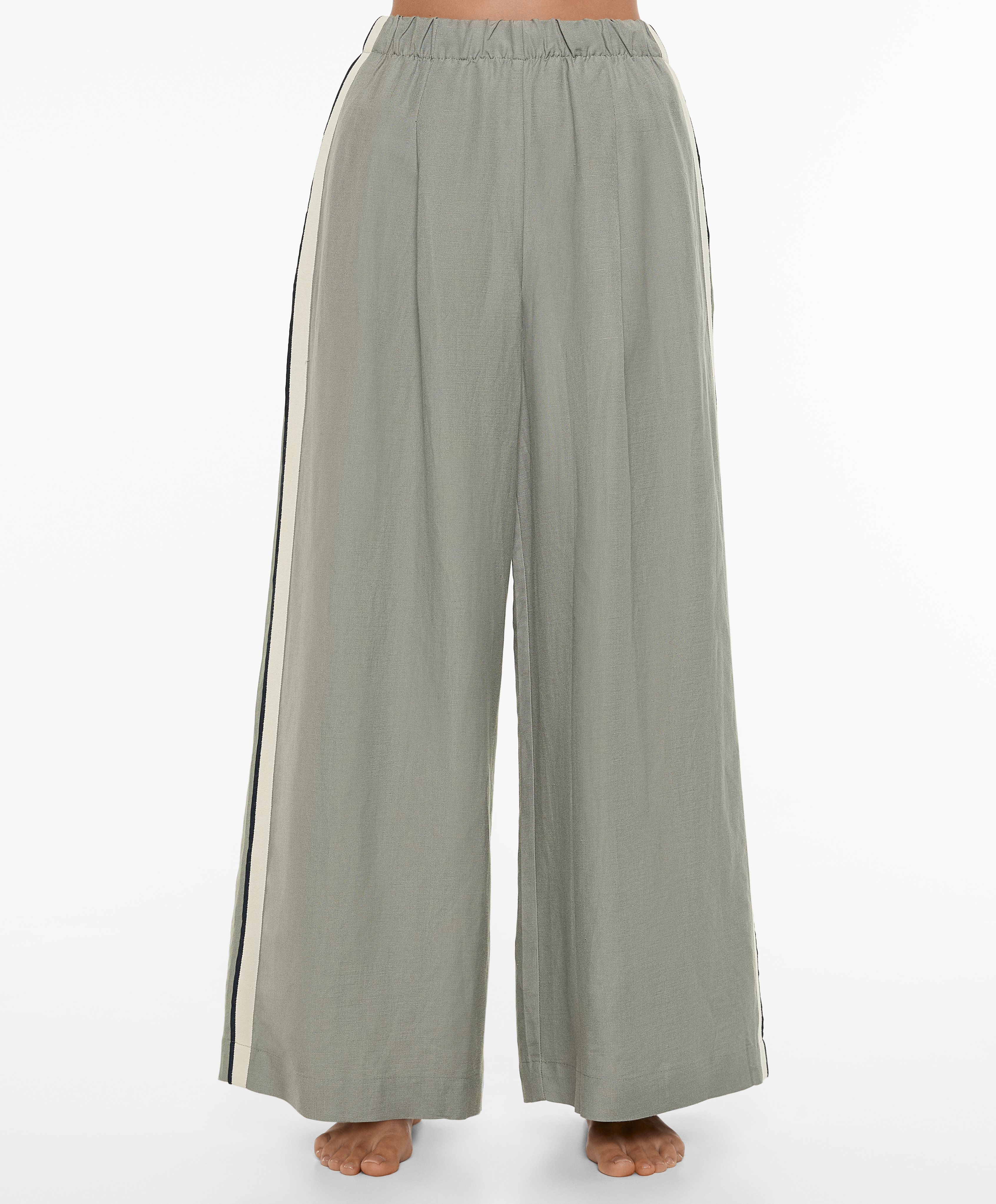 Trousers with linen appliqué along the sides