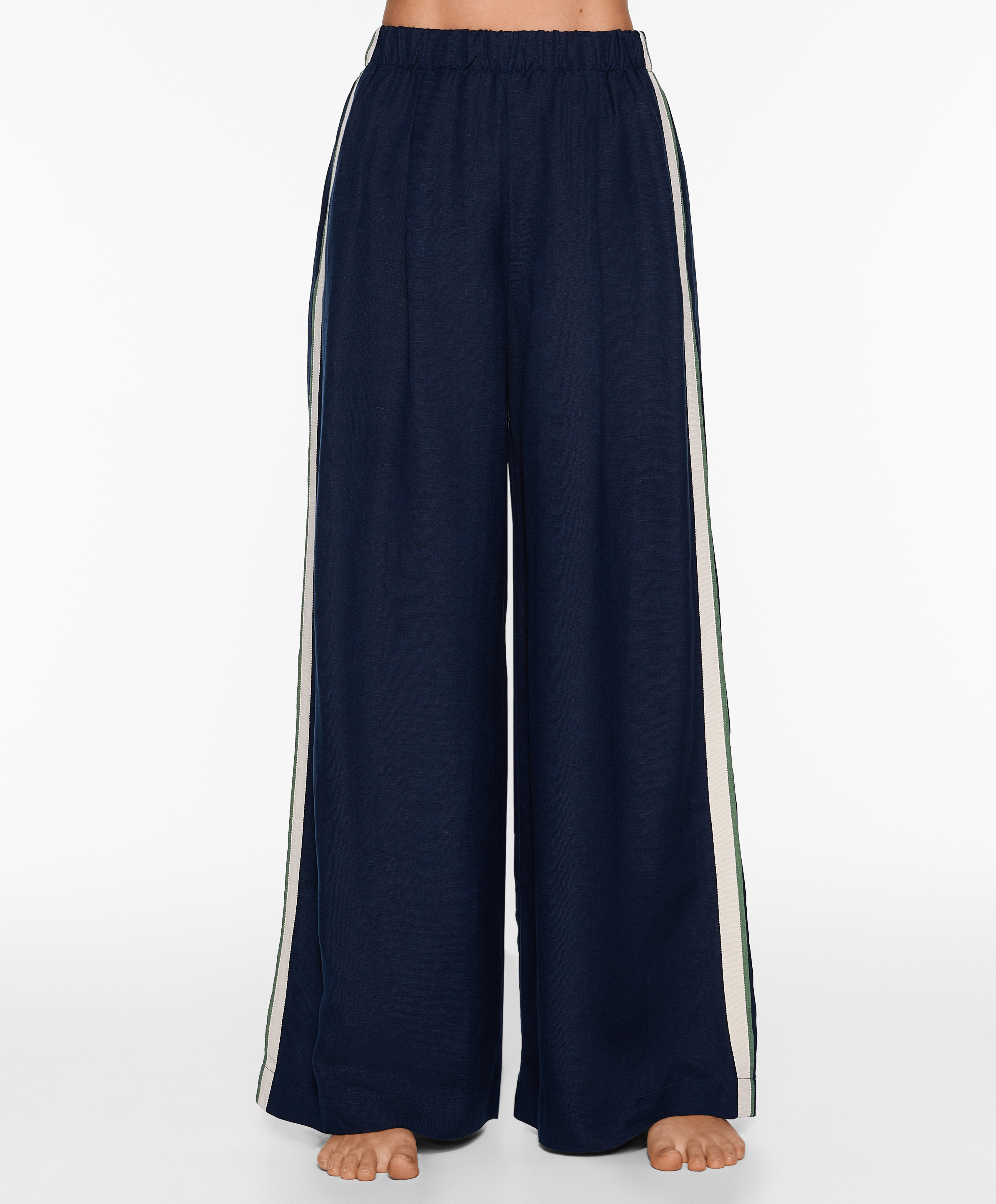 Trousers with linen appliqué along the sides