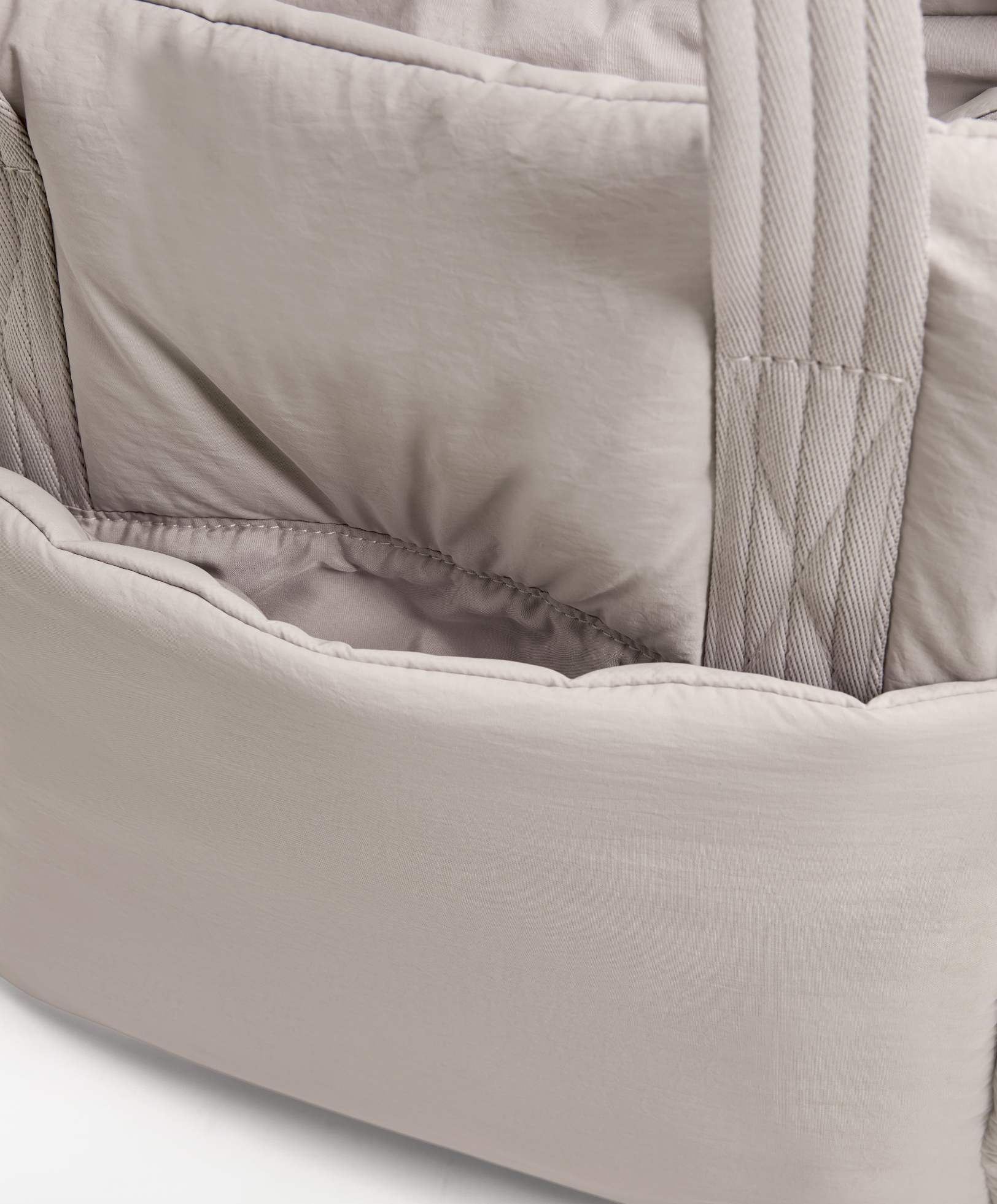 Front pocket sports bag