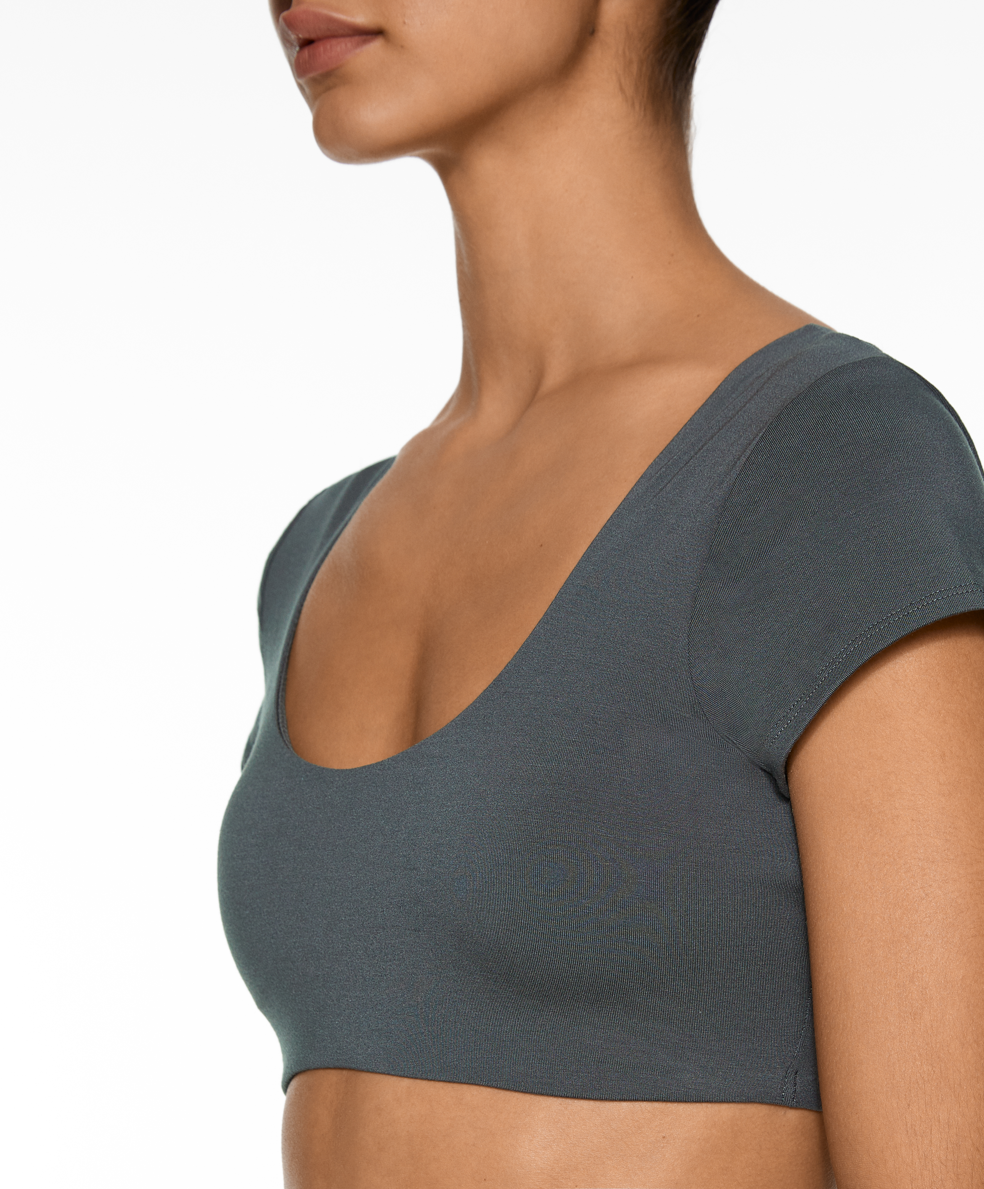 Short-sleeved bra top with modal
