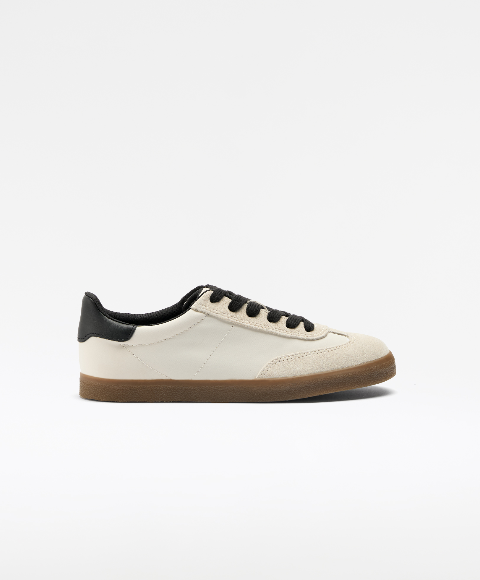 Trainers with nylon and split-leather pieces