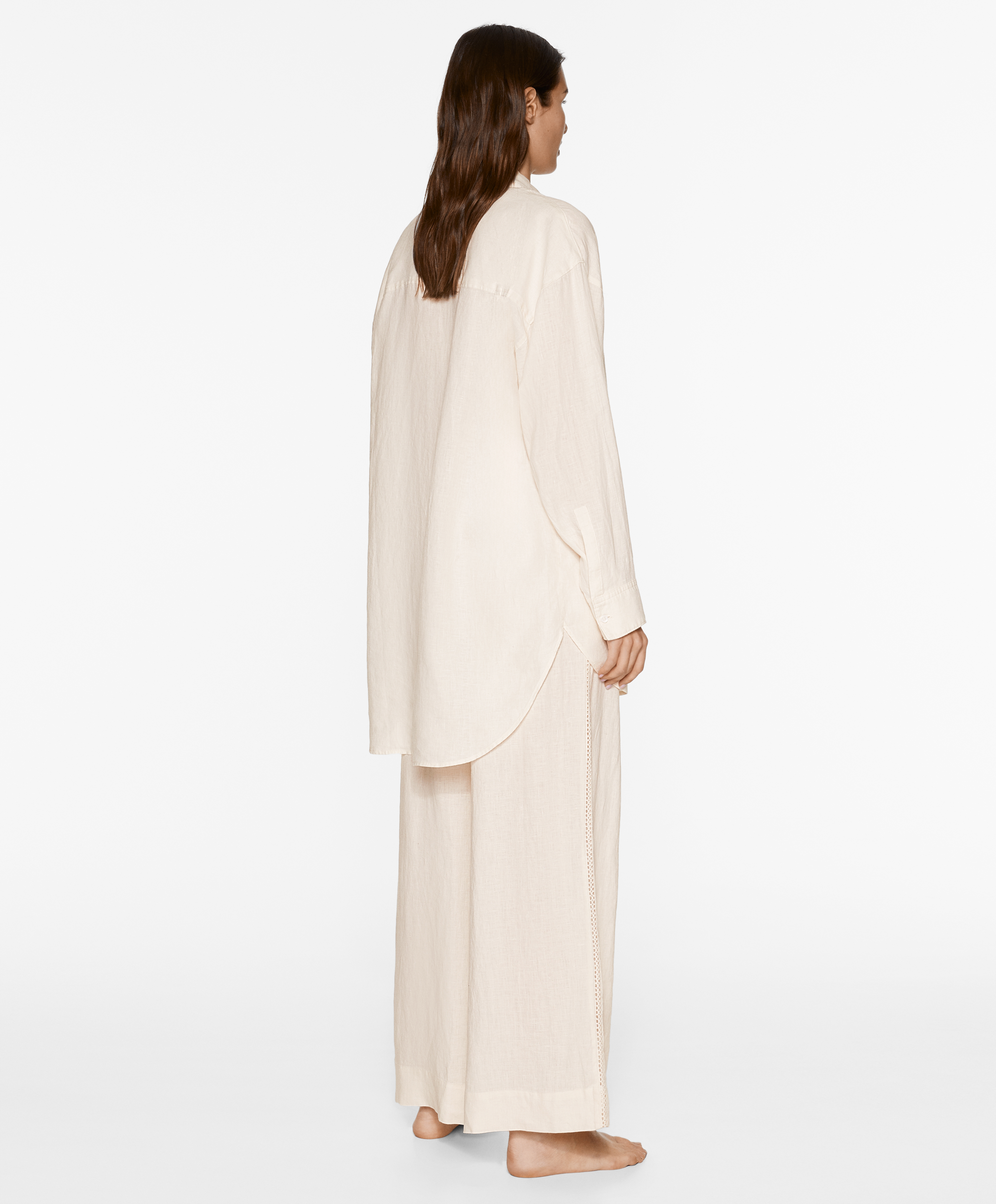 Oversize long-sleeved 100% linen shirt