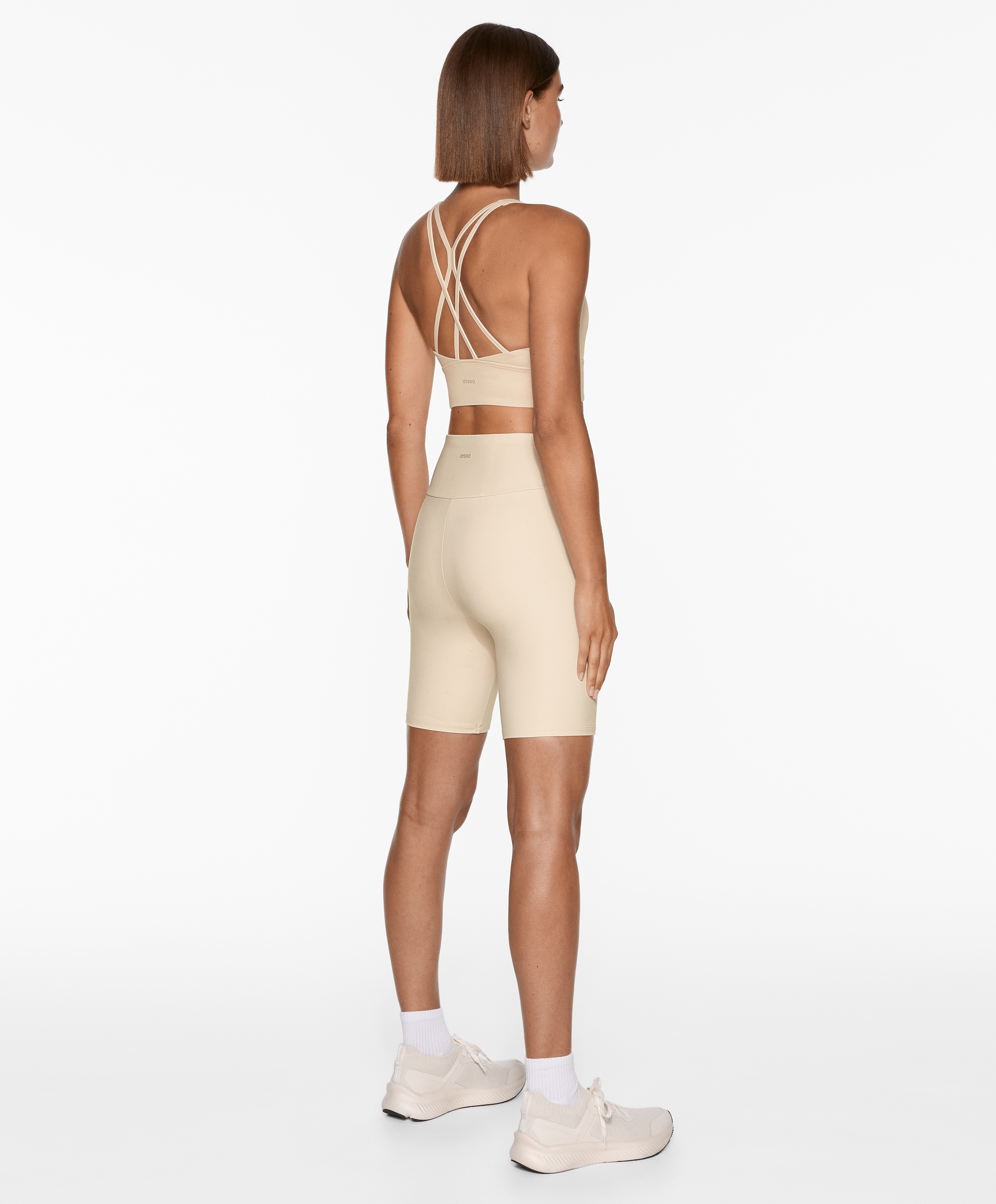 Medium-support comfortlux sports bra with cups