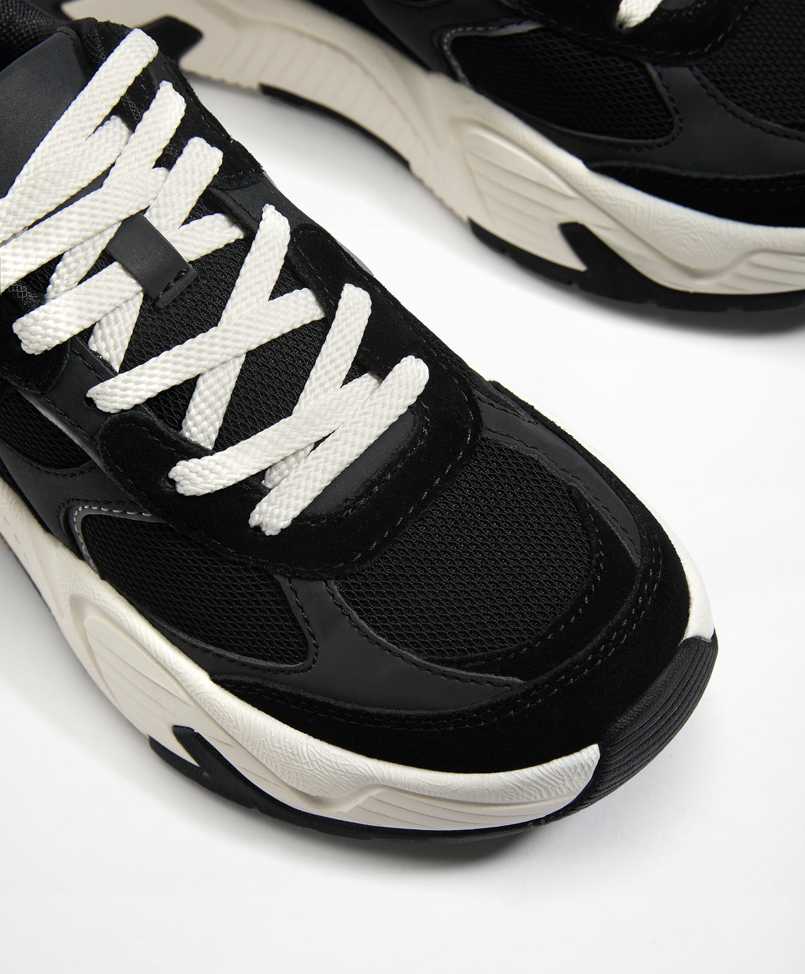 Vibram® XS TREK trainers
