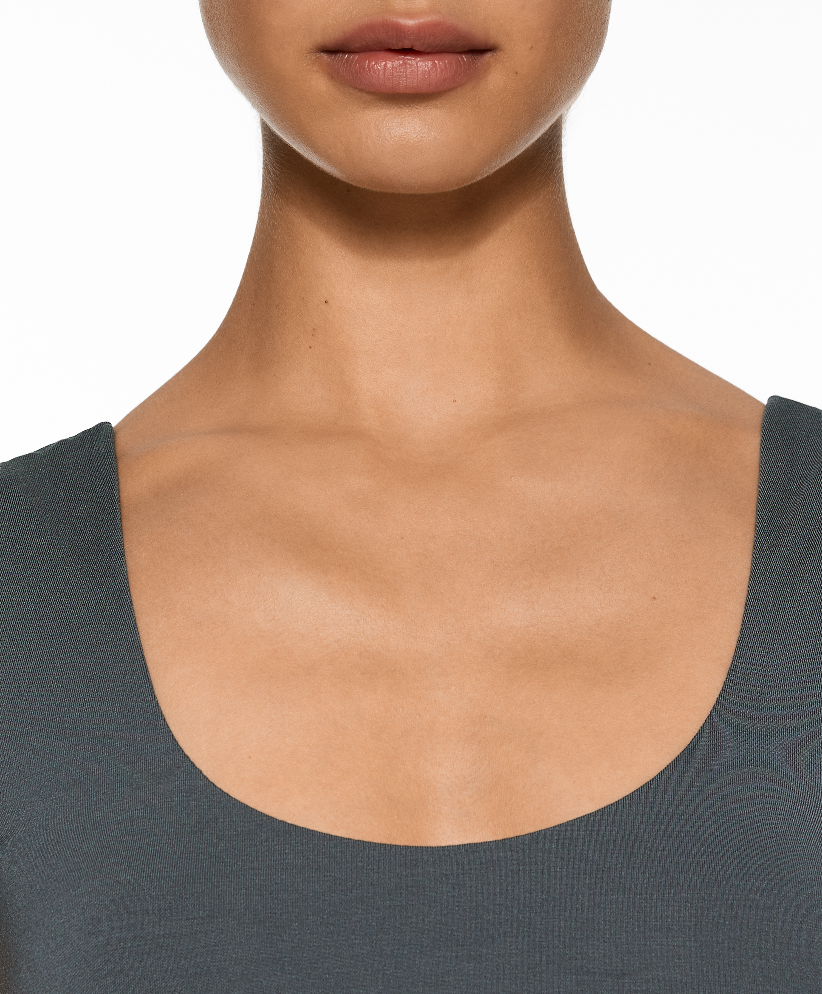 Short-sleeved bra top with modal