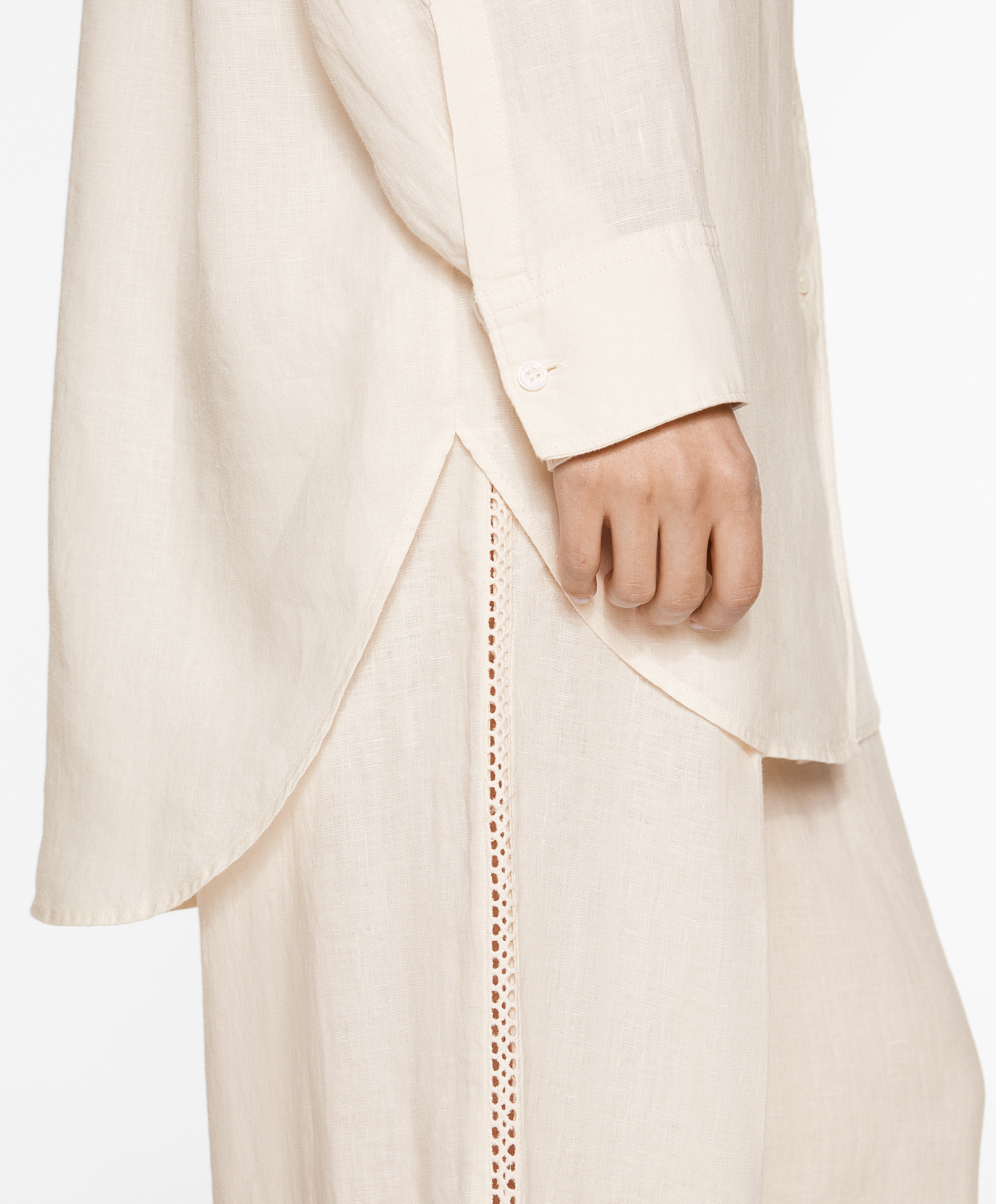 Oversize long-sleeved 100% linen shirt