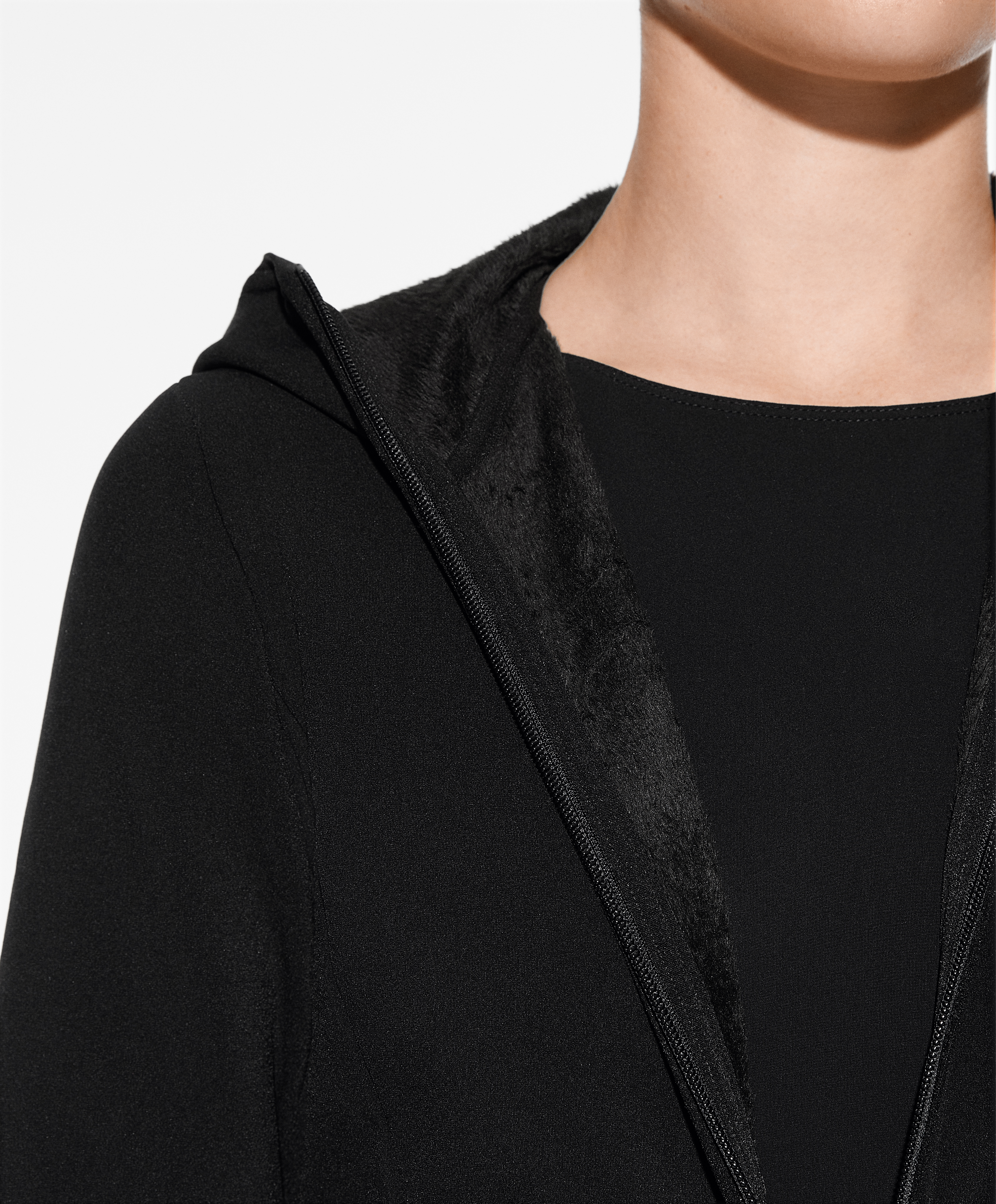Super-extra-warm seamless hooded technical jacket