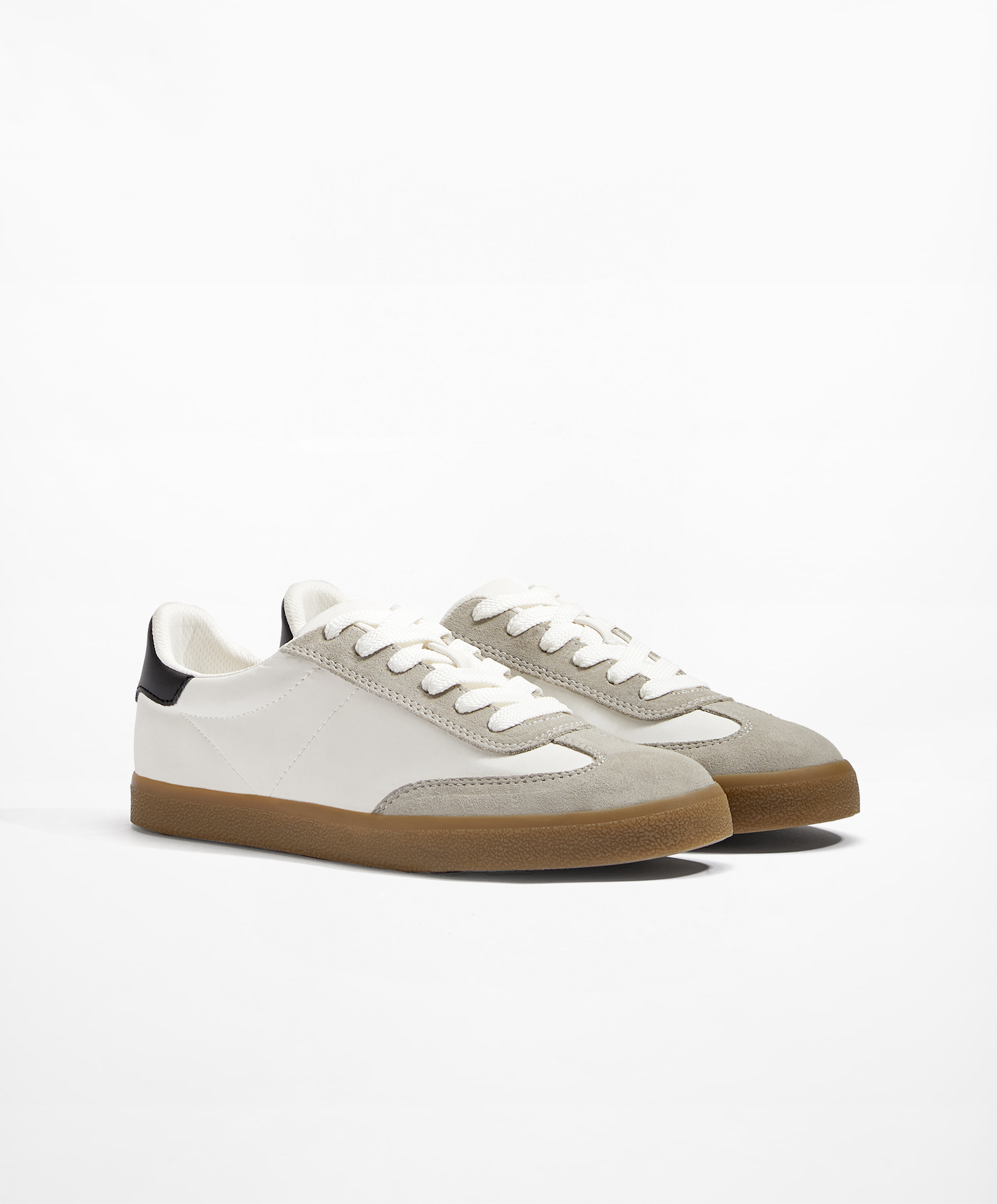 Trainers with nylon and split-leather pieces