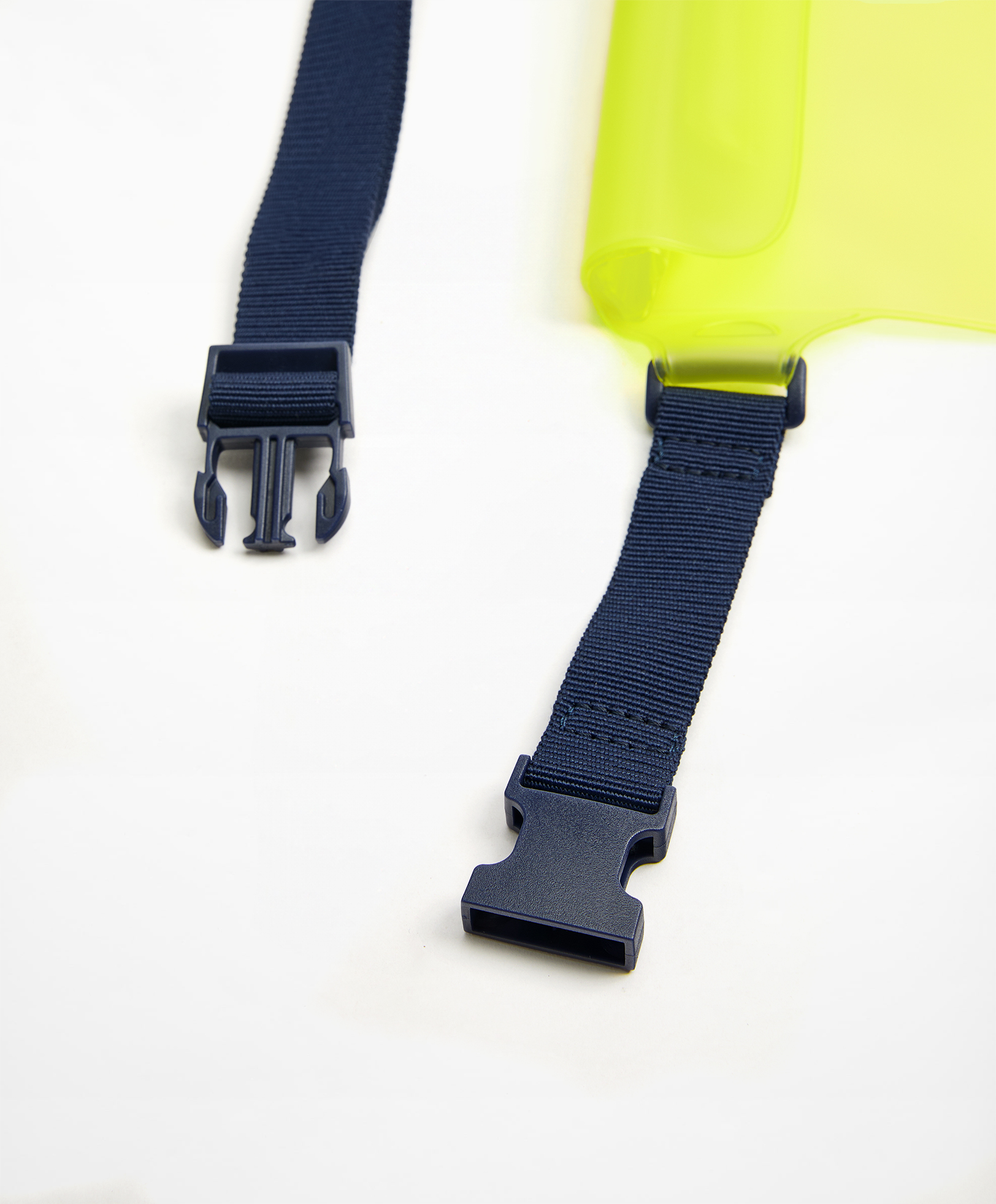 Water-resistant belt bag
