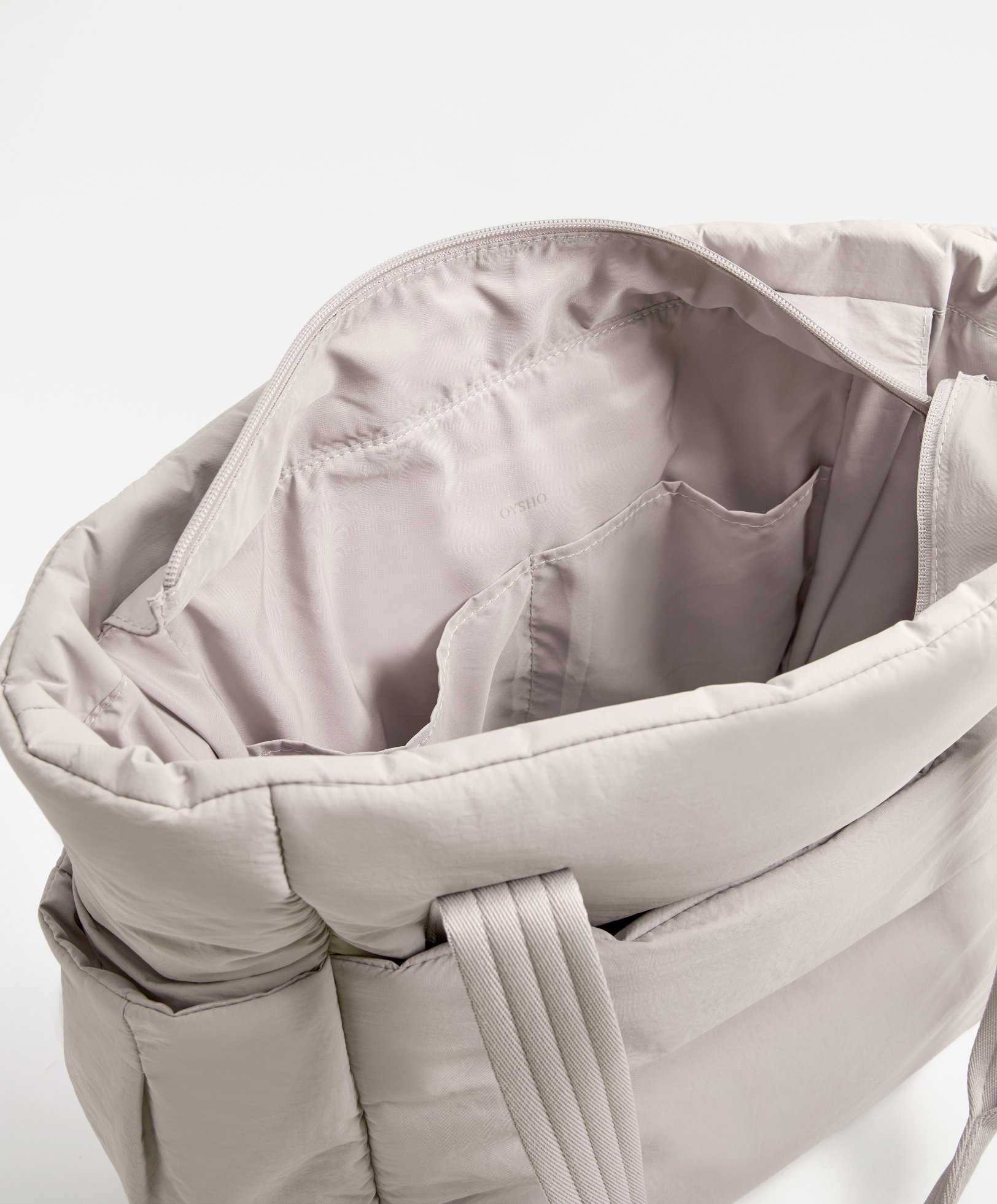 Front pocket sports bag