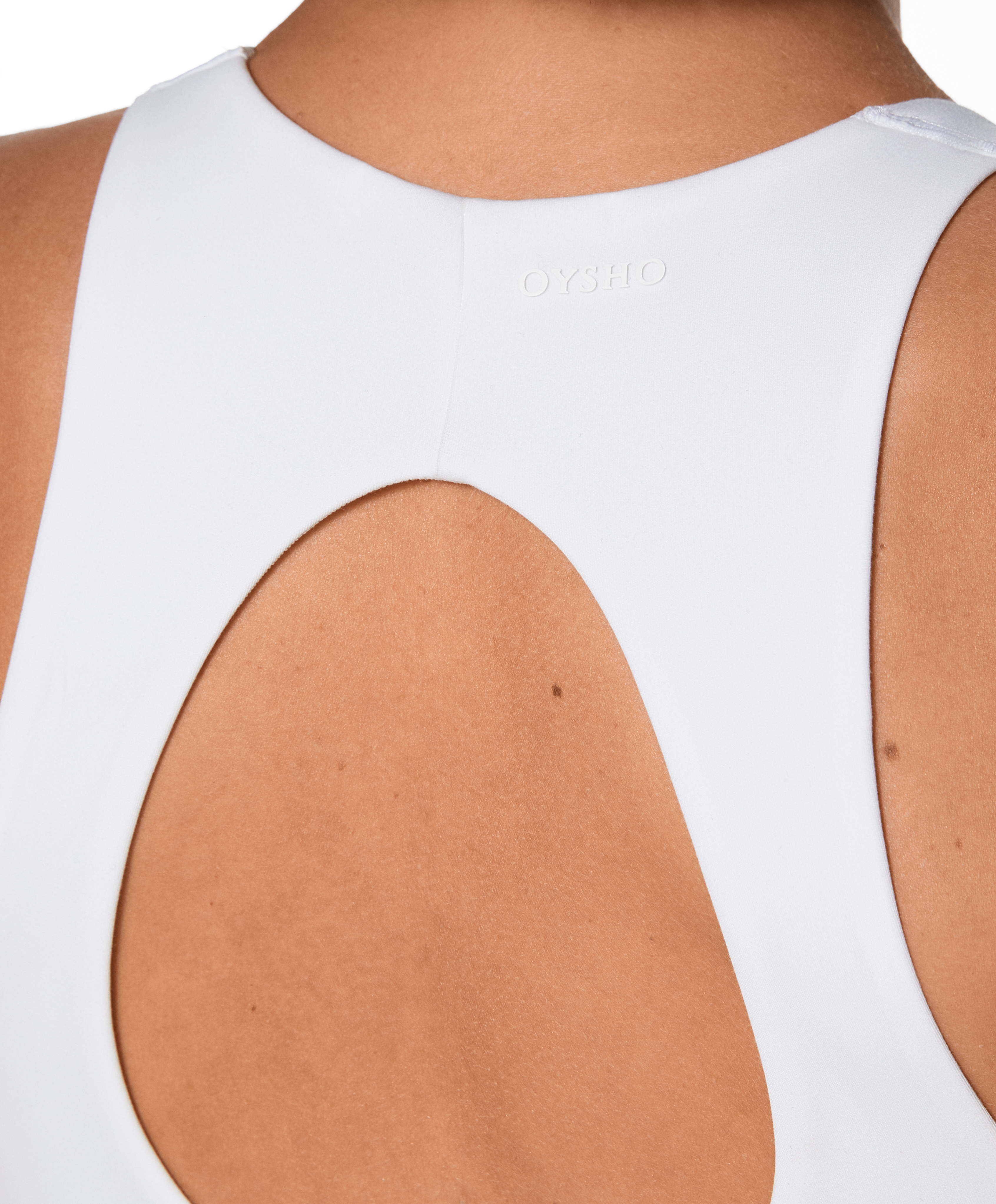 Medium-support comfortlux open-back sports bra with cups