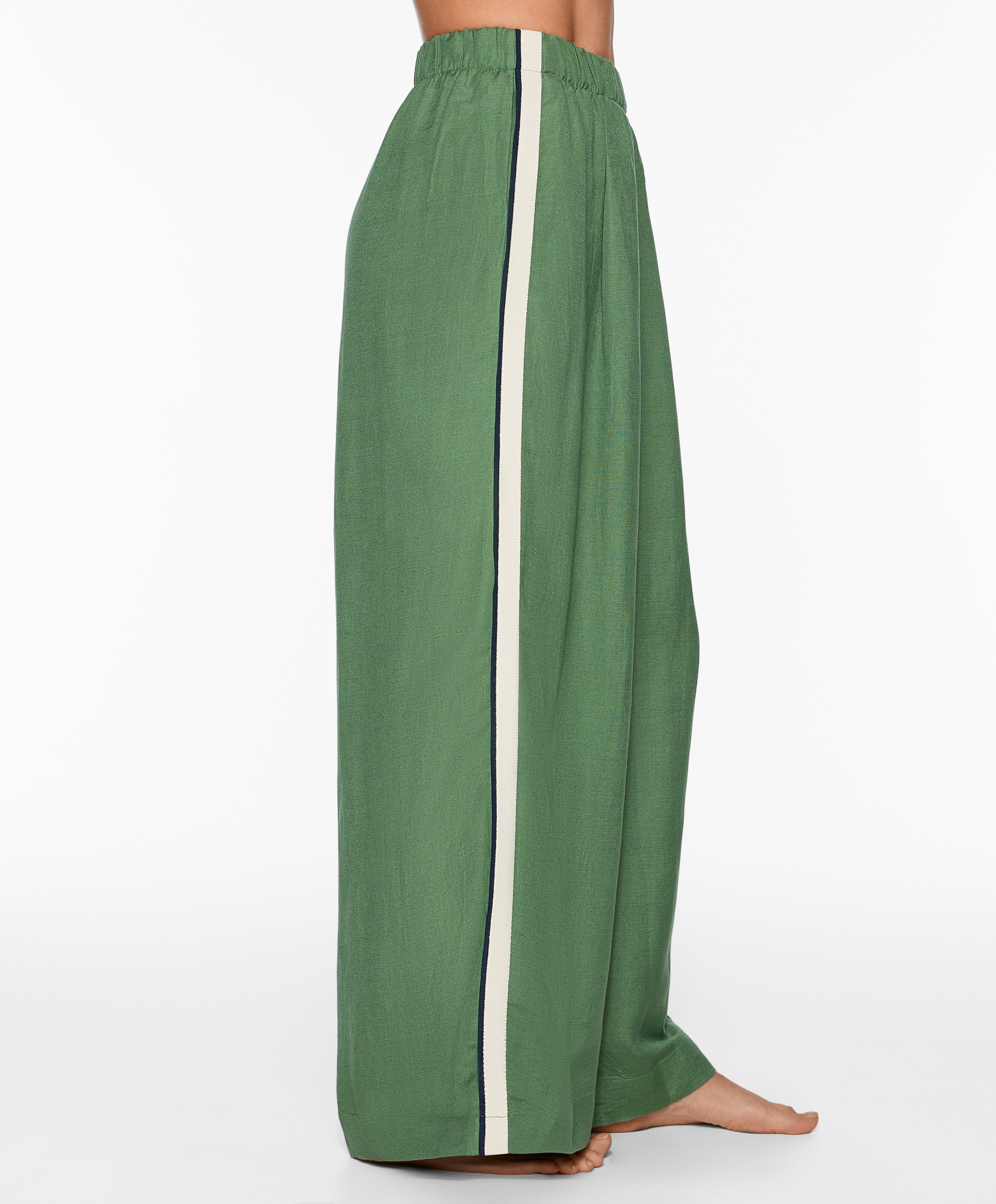 Trousers with linen appliqué along the sides
