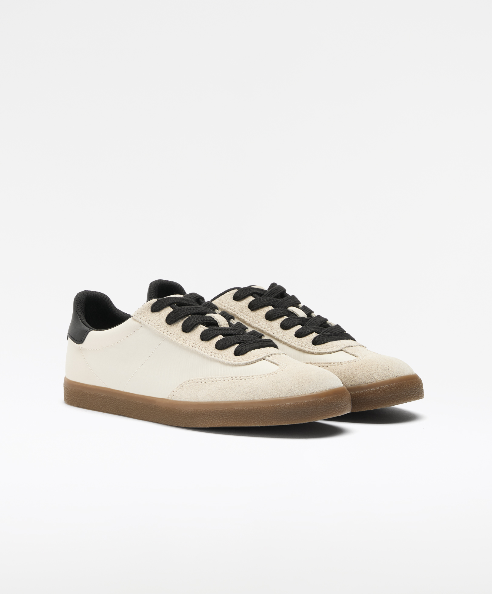 Trainers with nylon and split-leather pieces