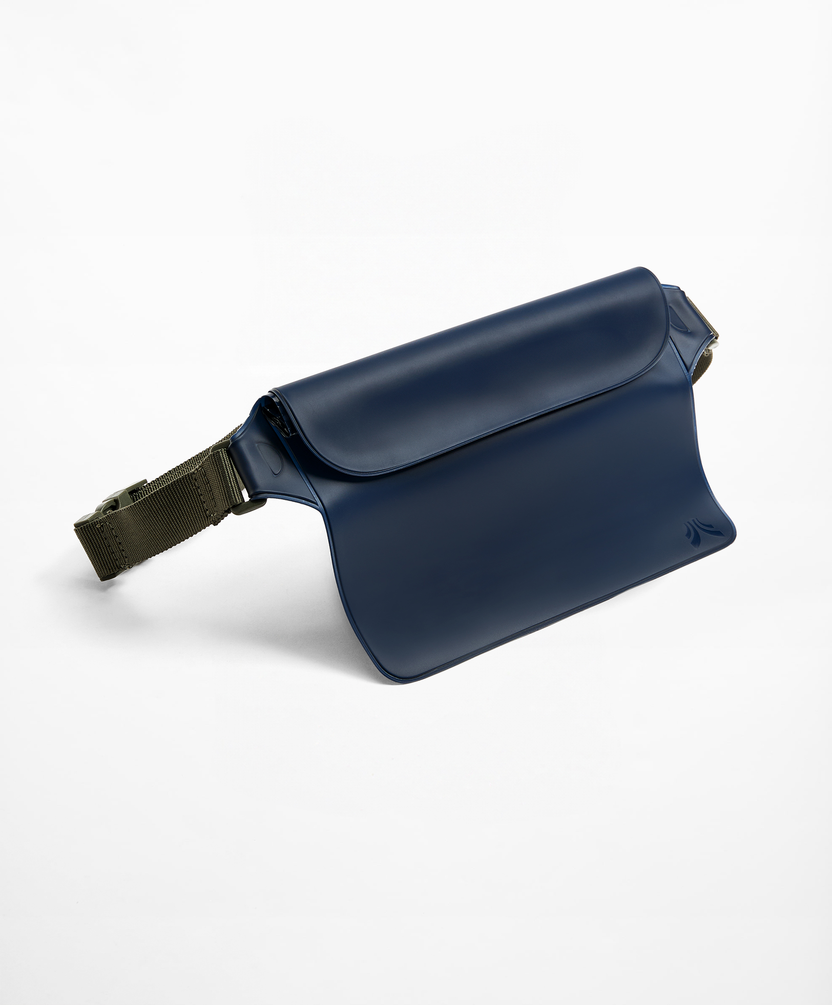 Water-resistant belt bag