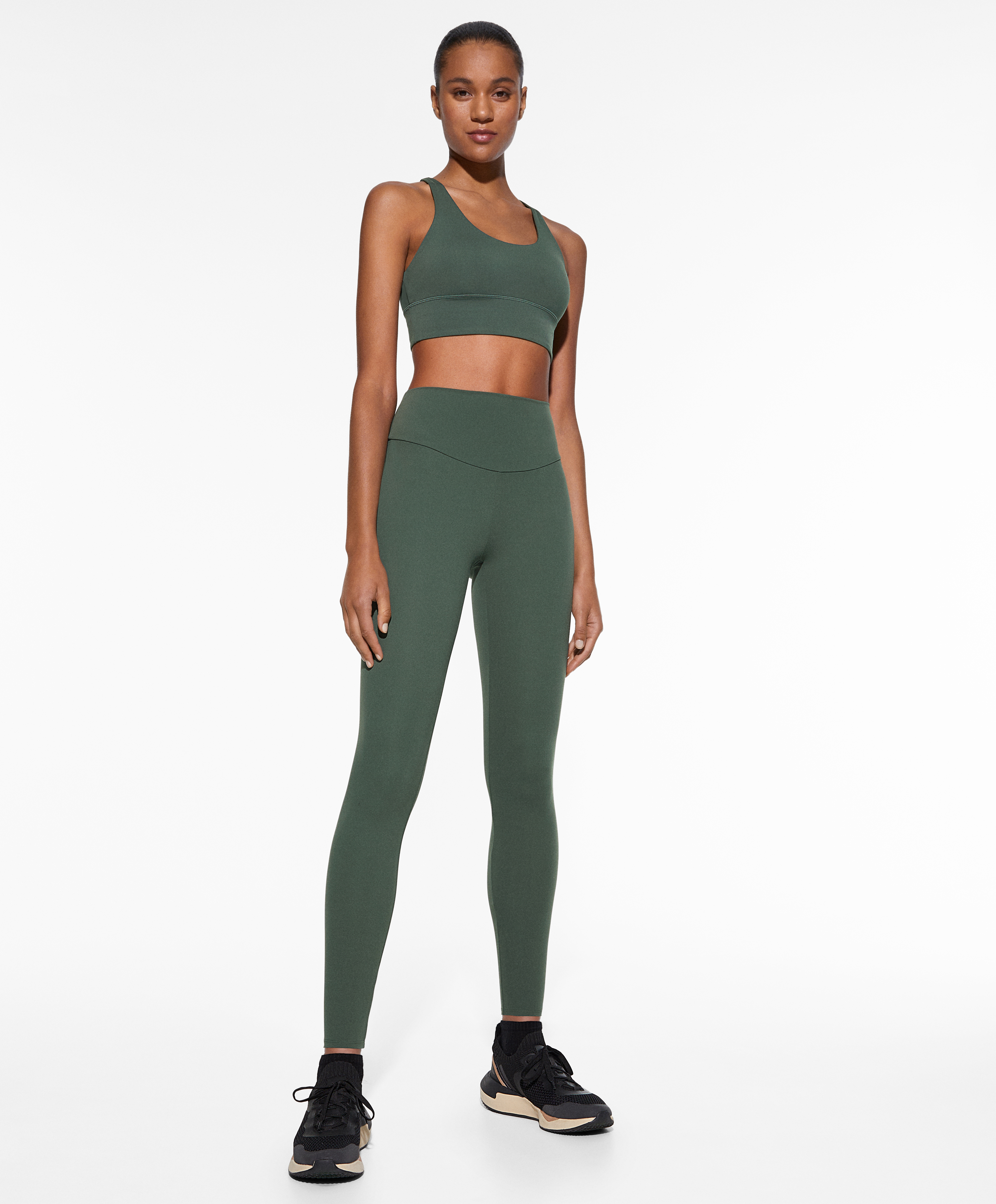 Medium-support comfortlux sports bra with cups