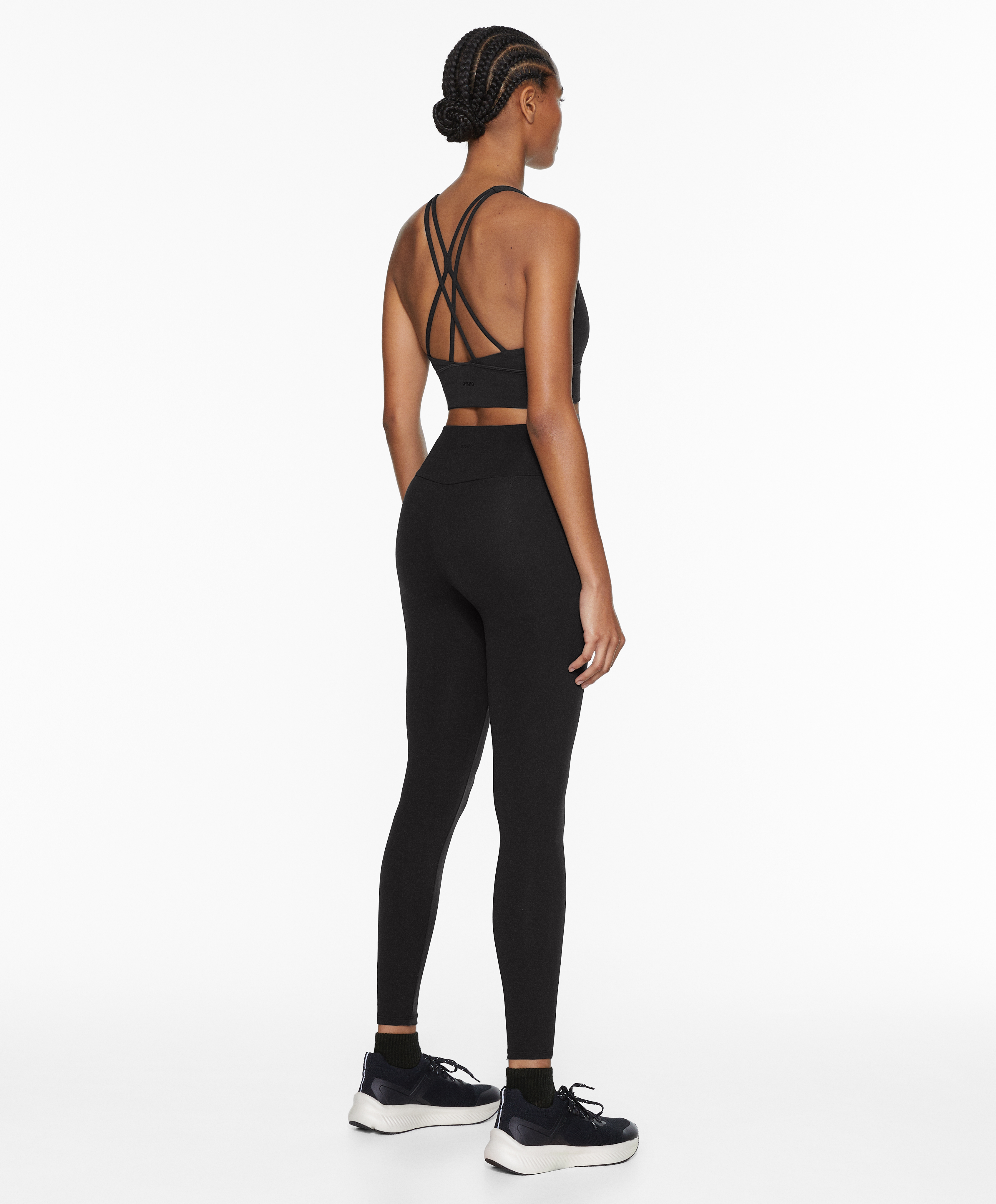 Medium-support comfortlux sports bra with cups