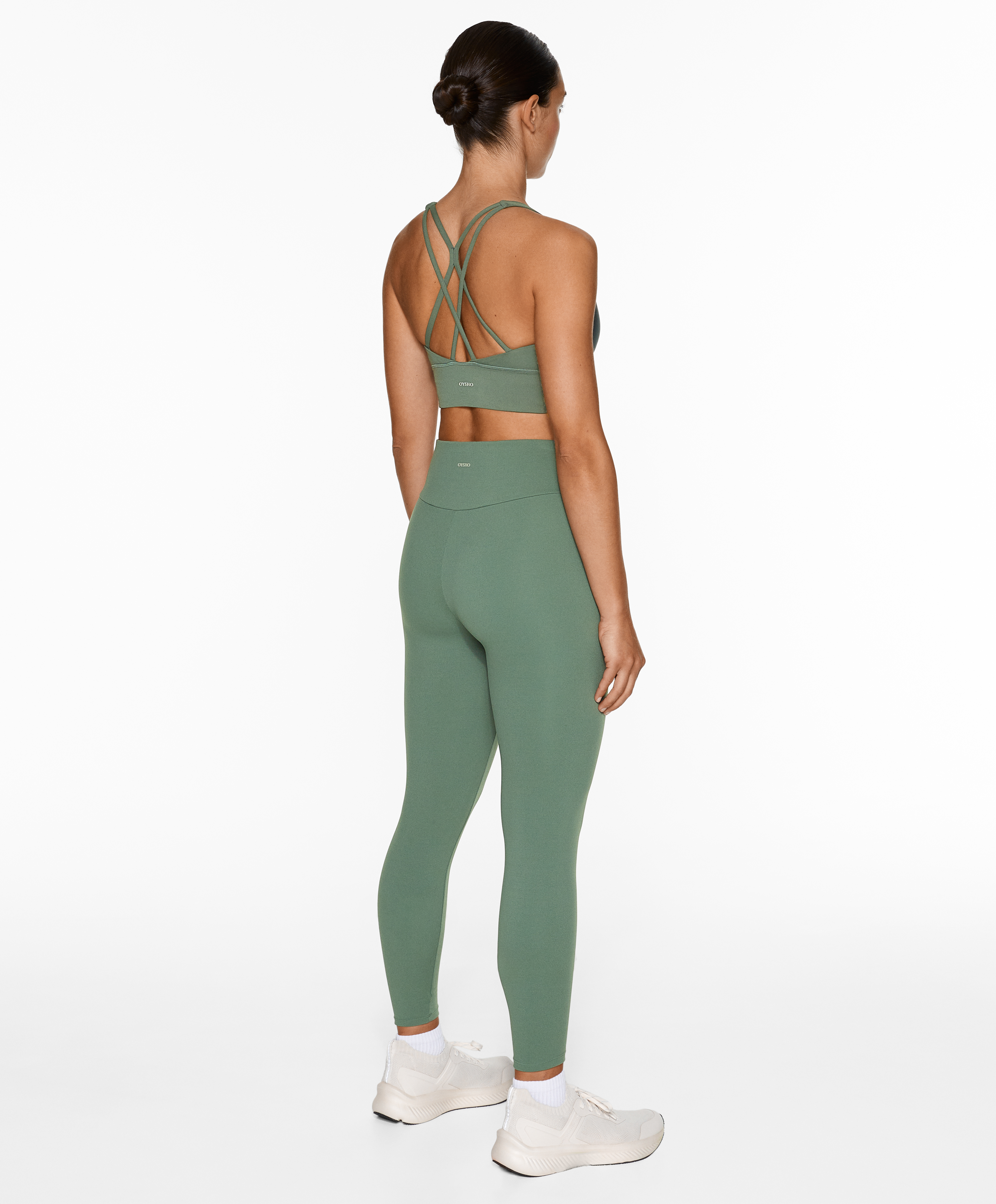 Medium-support comfortlux sports bra with cups