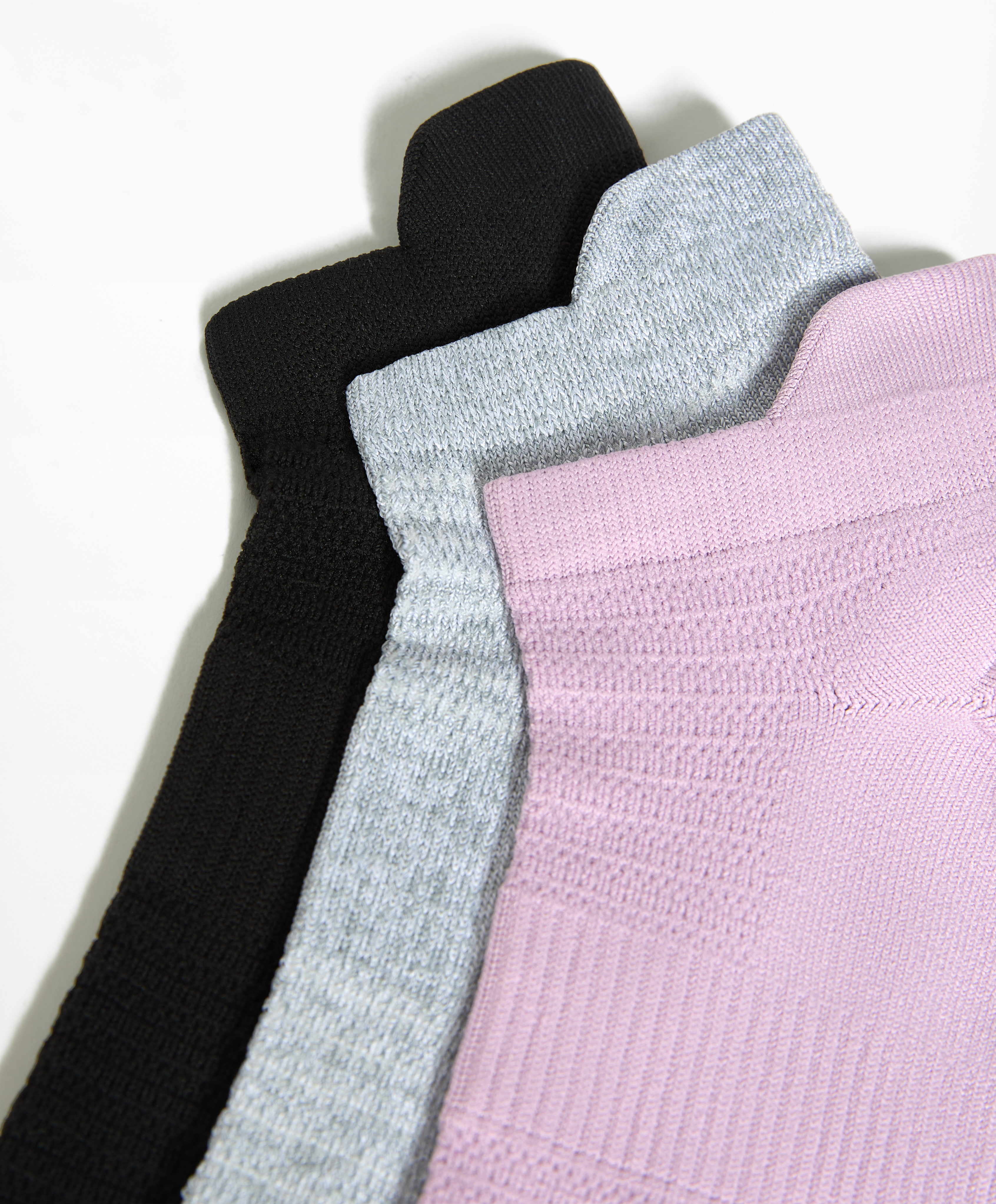 3 pairs of sports sneaker socks with polyamide and heel tab