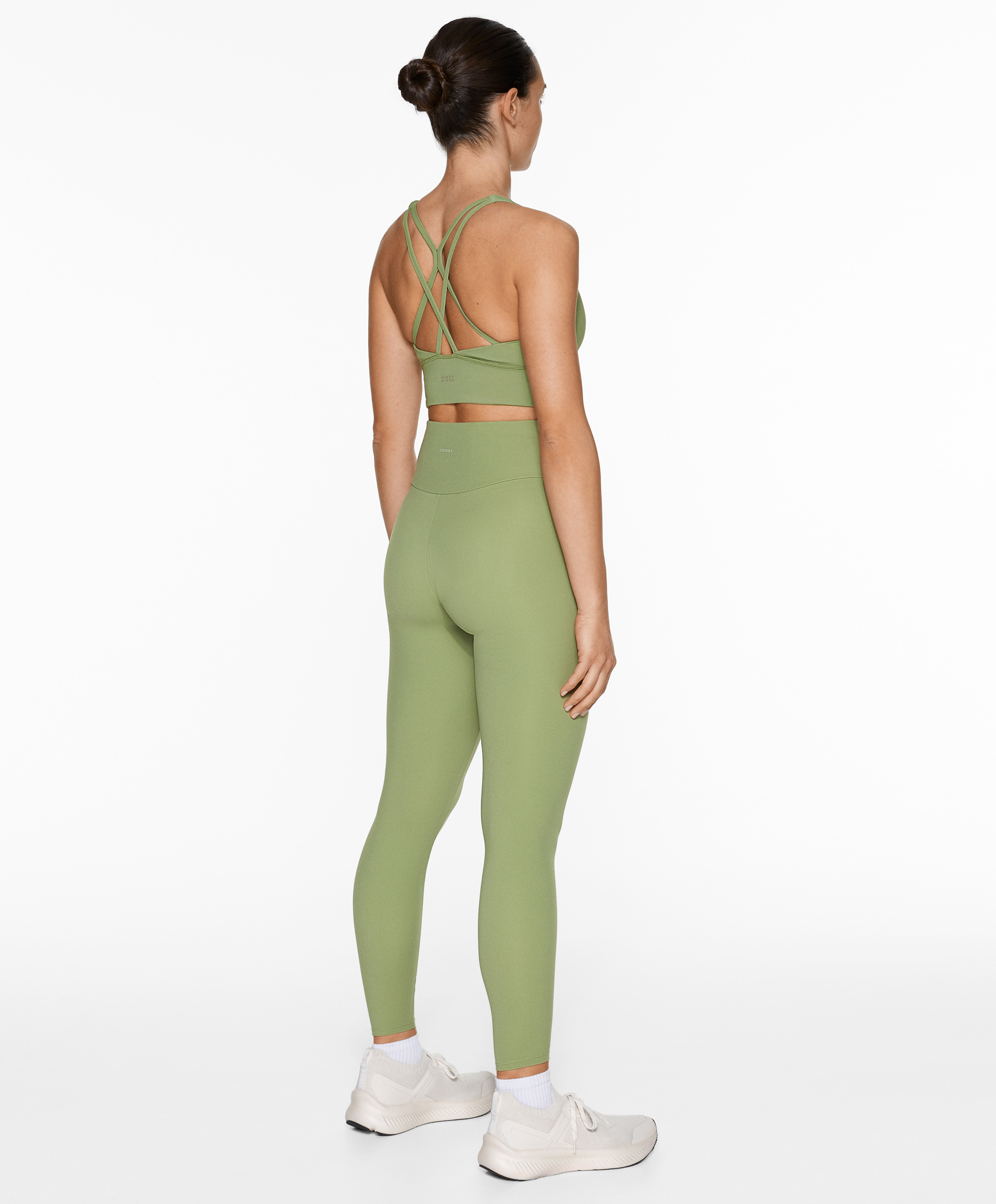 Medium-support comfortlux sports bra with cups