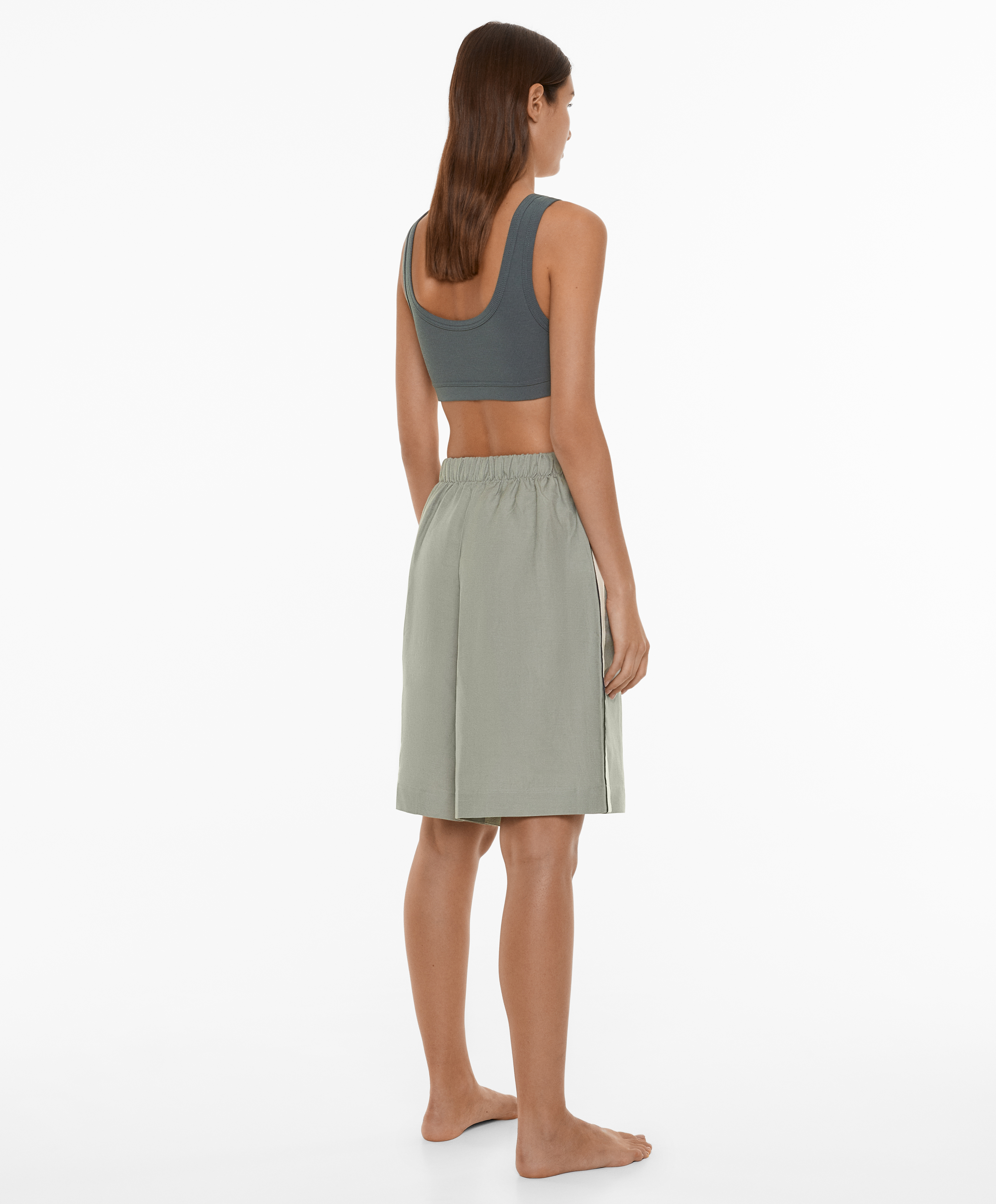 Bermuda shorts with linen appliqué along the sides